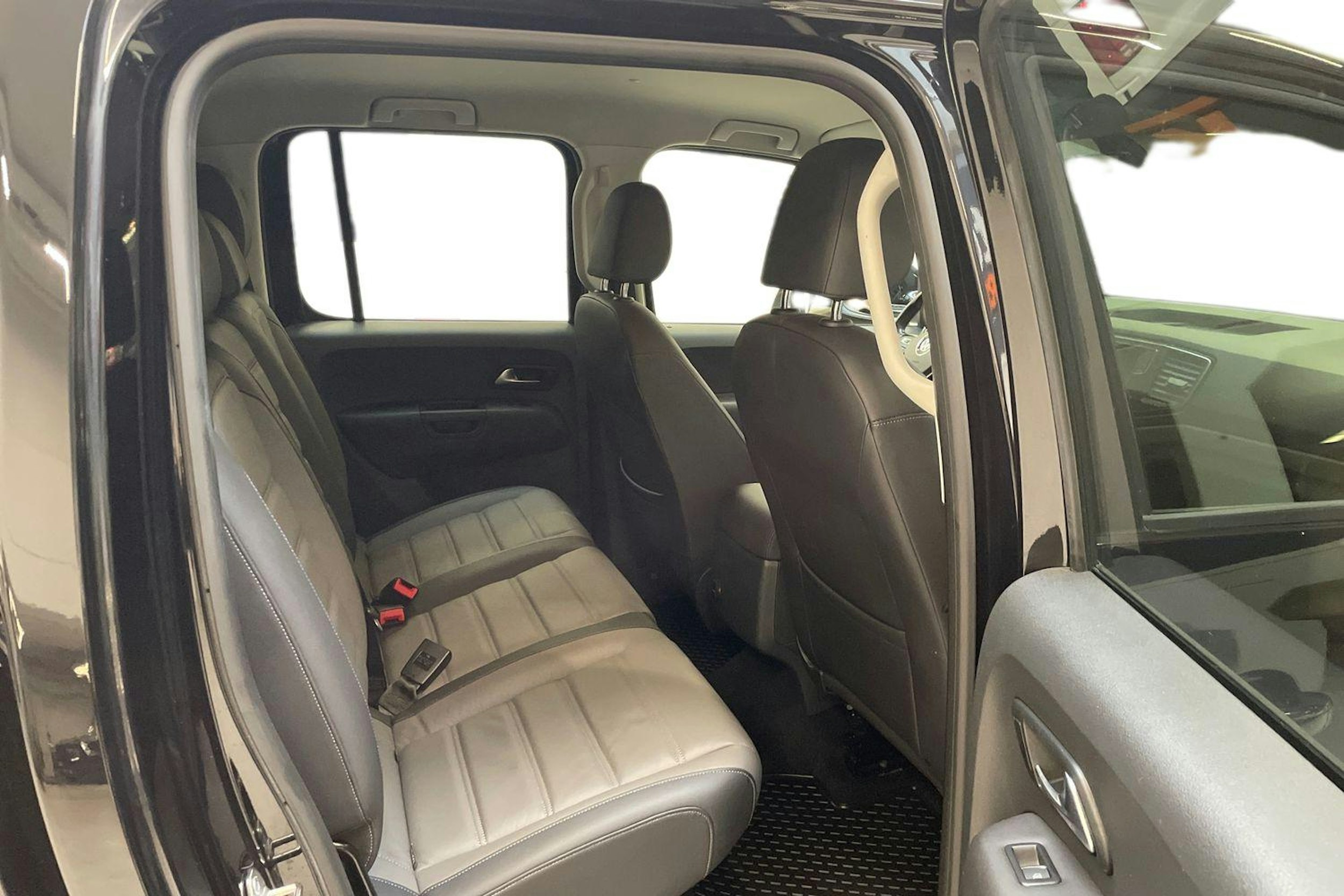 musta Volkswagen Amarok 2019 kuva 10.