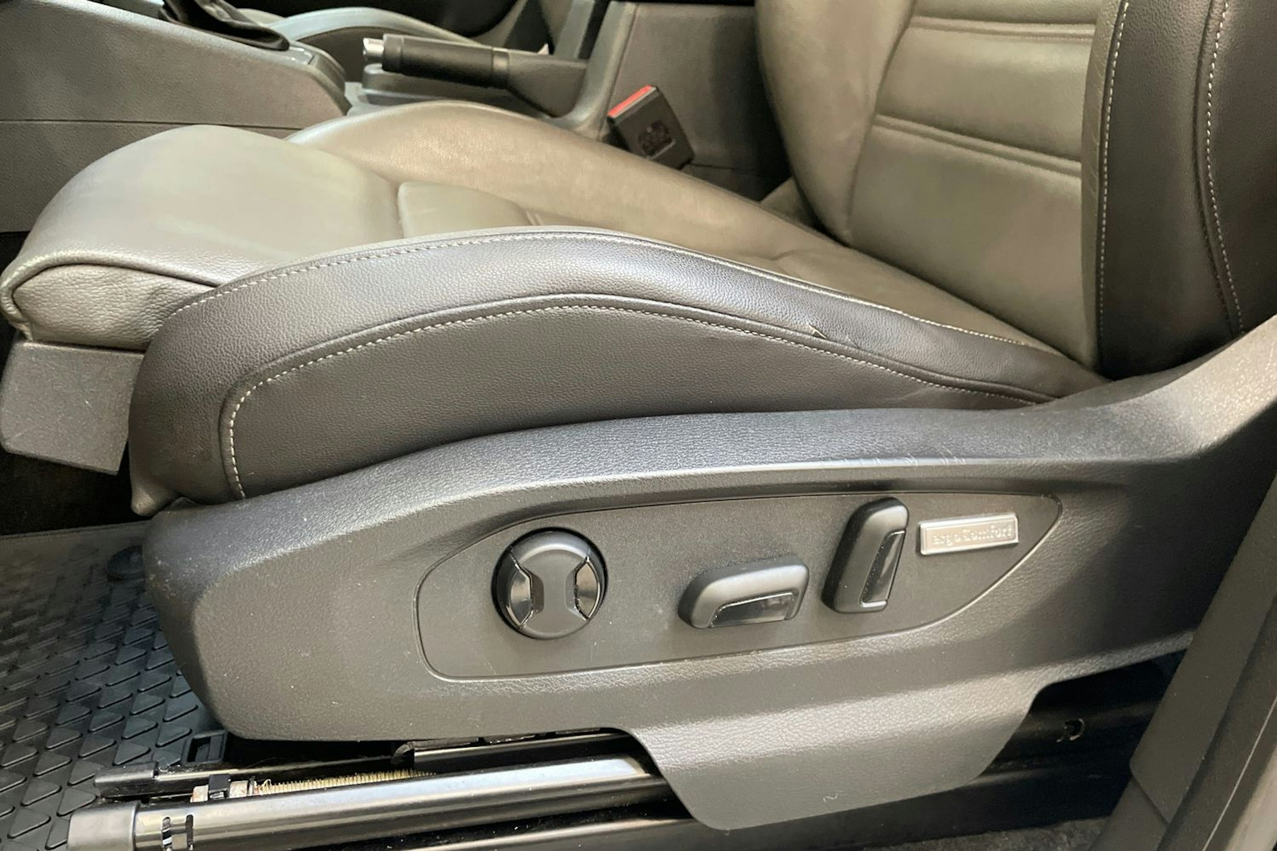 musta Volkswagen Amarok 2019 kuva 22.