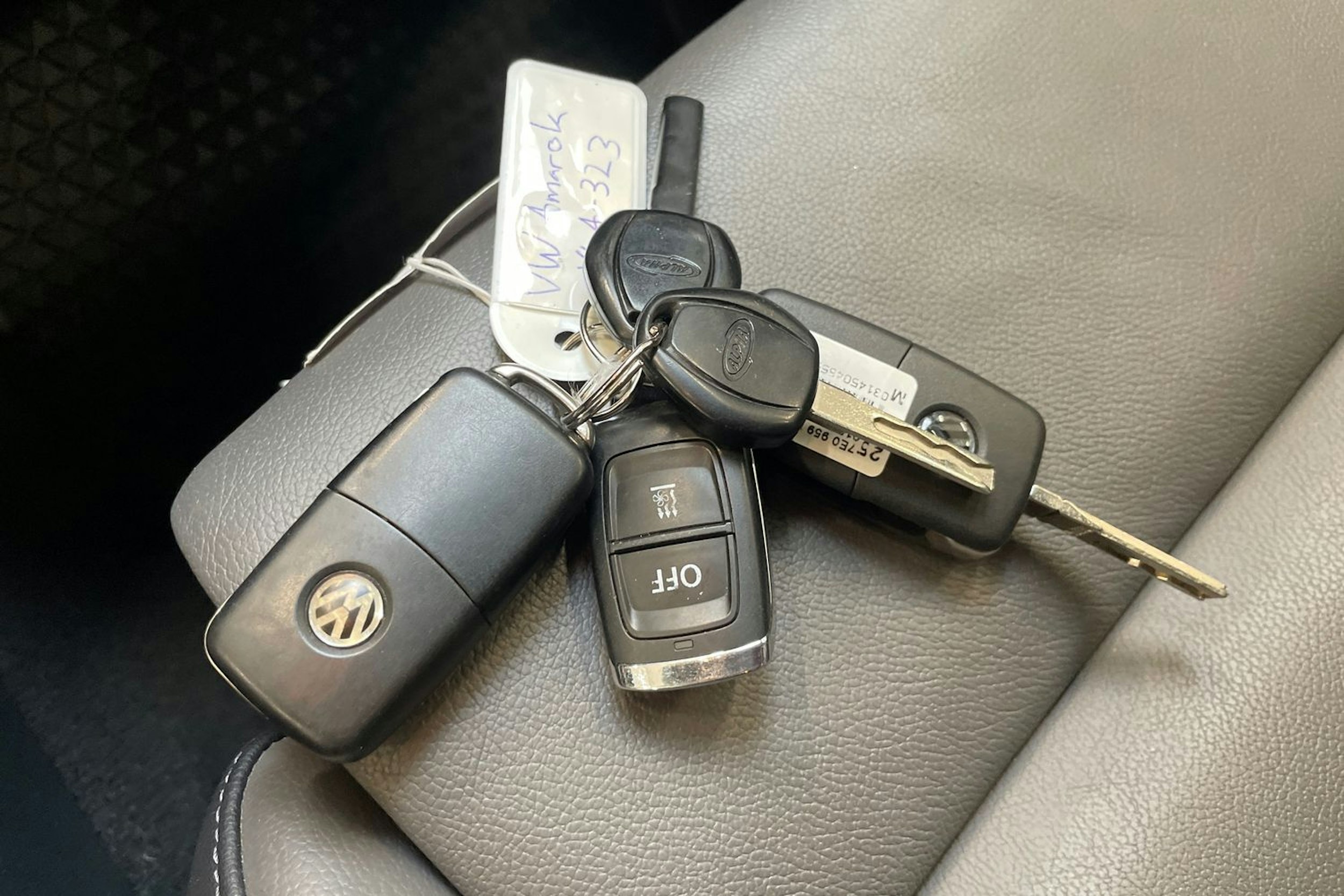 musta Volkswagen Amarok 2019 kuva 23.
