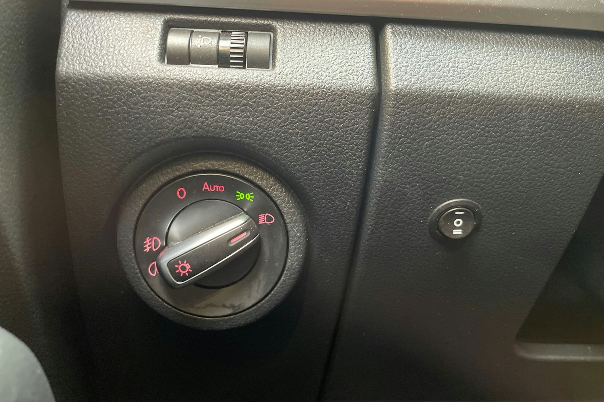 musta Volkswagen Amarok 2019 kuva 26.