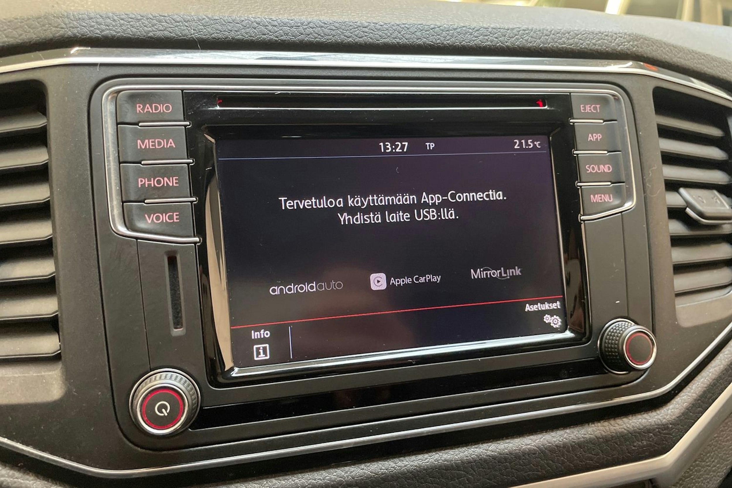 musta Volkswagen Amarok 2019 kuva 30.