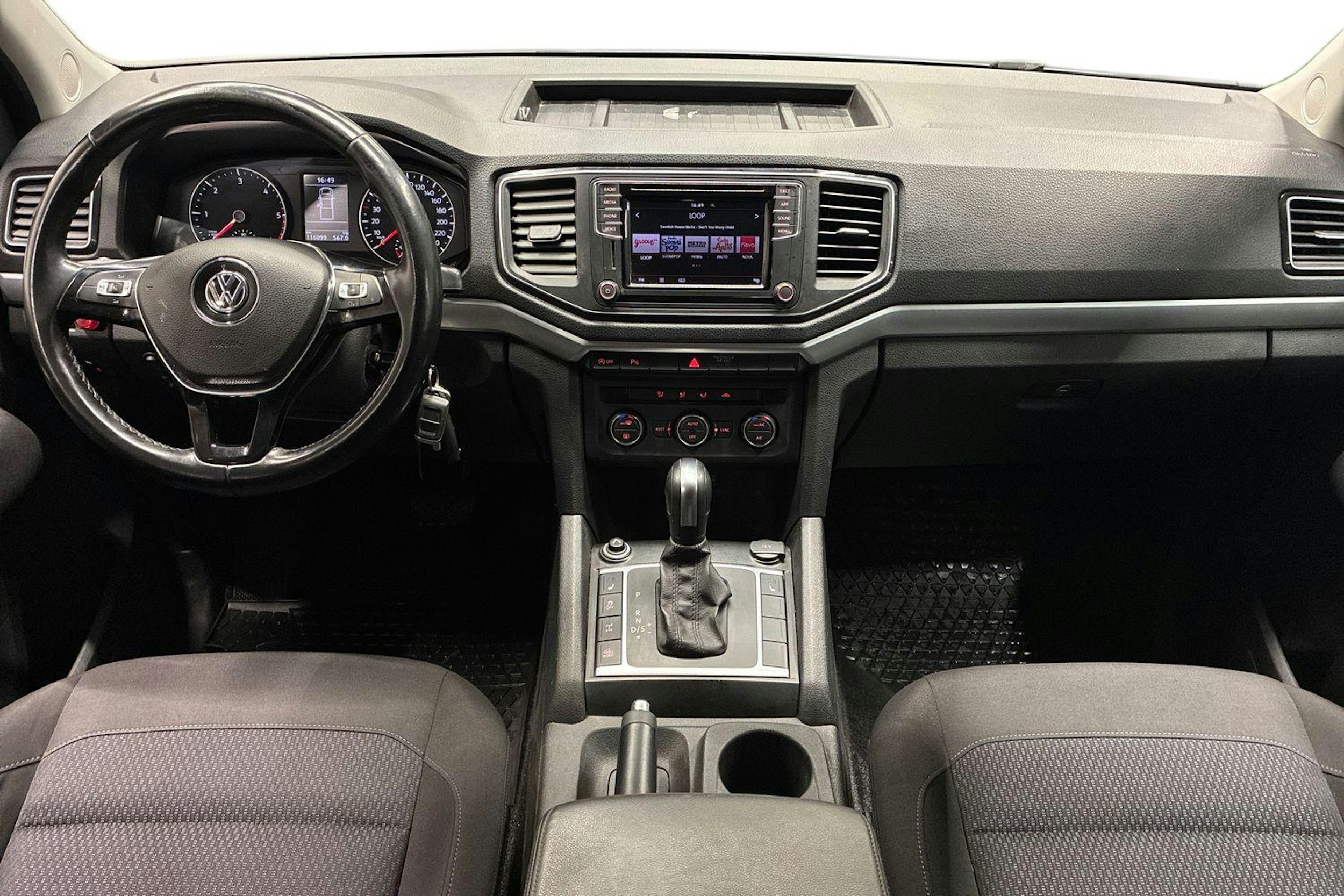 harmaa Volkswagen Amarok 2020 kuva 9.