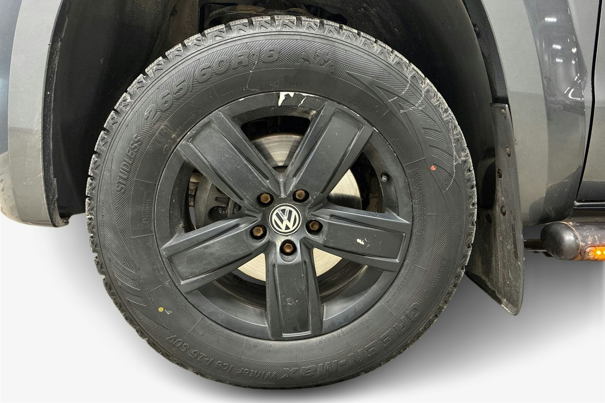 harmaa Volkswagen Amarok 2020 kuva 12.