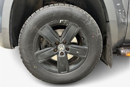 harmaa Volkswagen Amarok 2020 kuva 12.