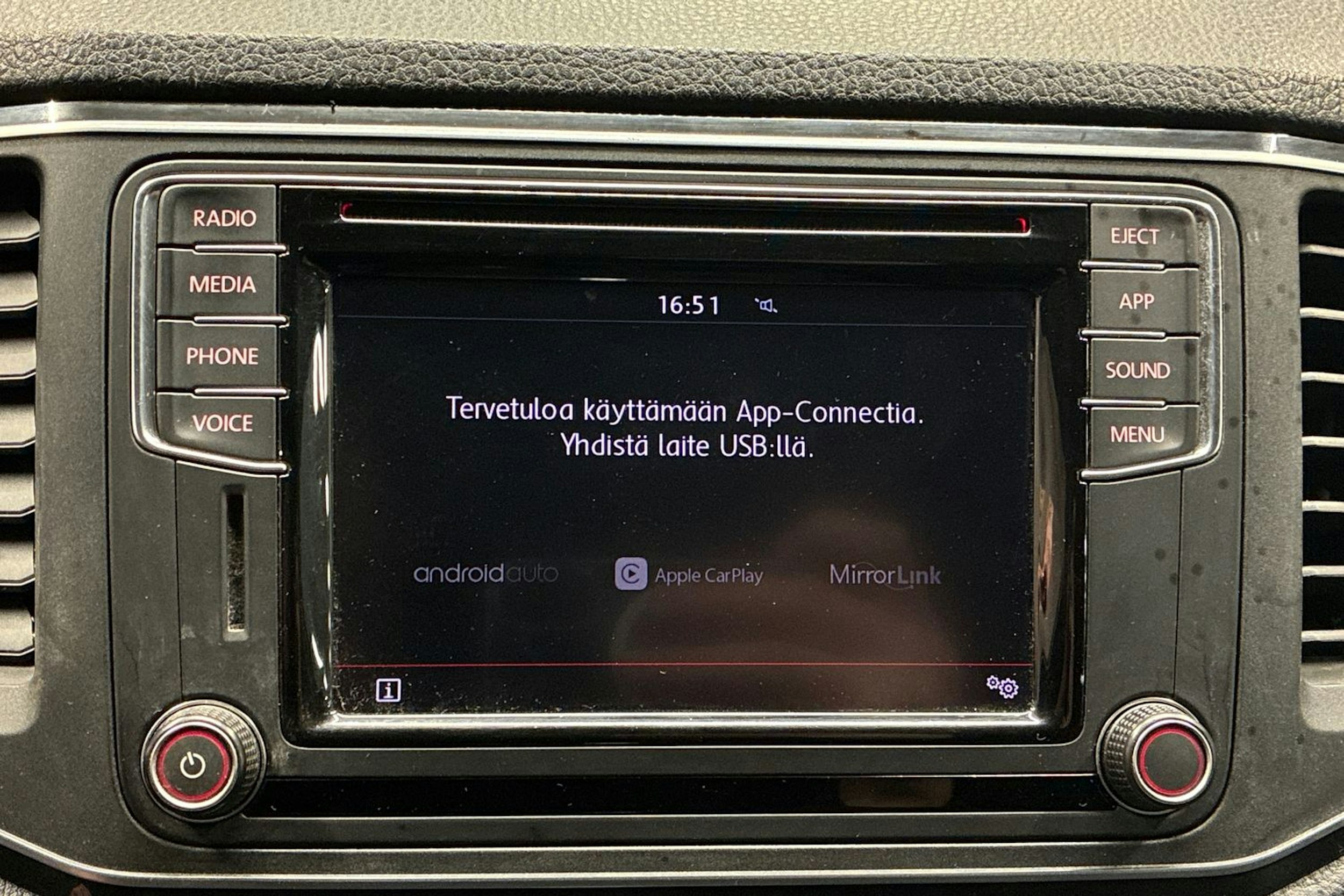 harmaa Volkswagen Amarok 2020 kuva 16.