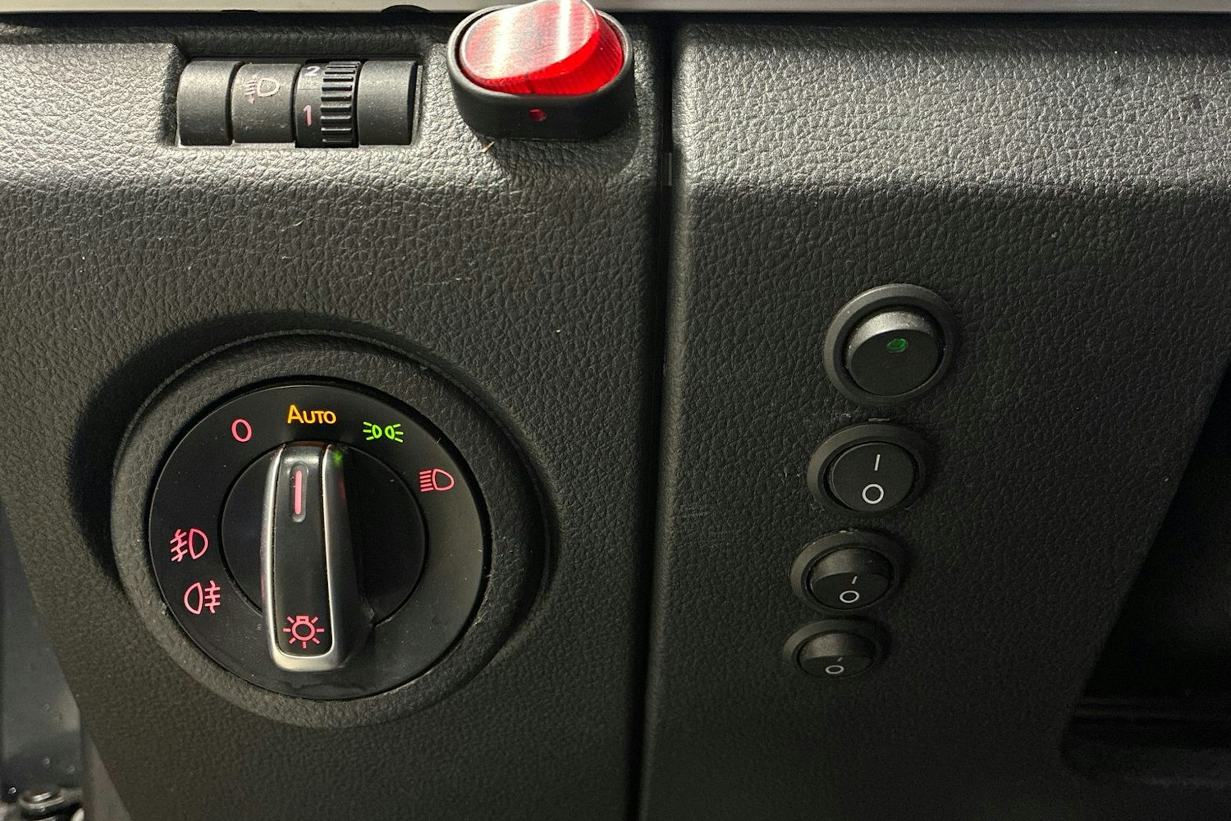 harmaa Volkswagen Amarok 2020 kuva 19.