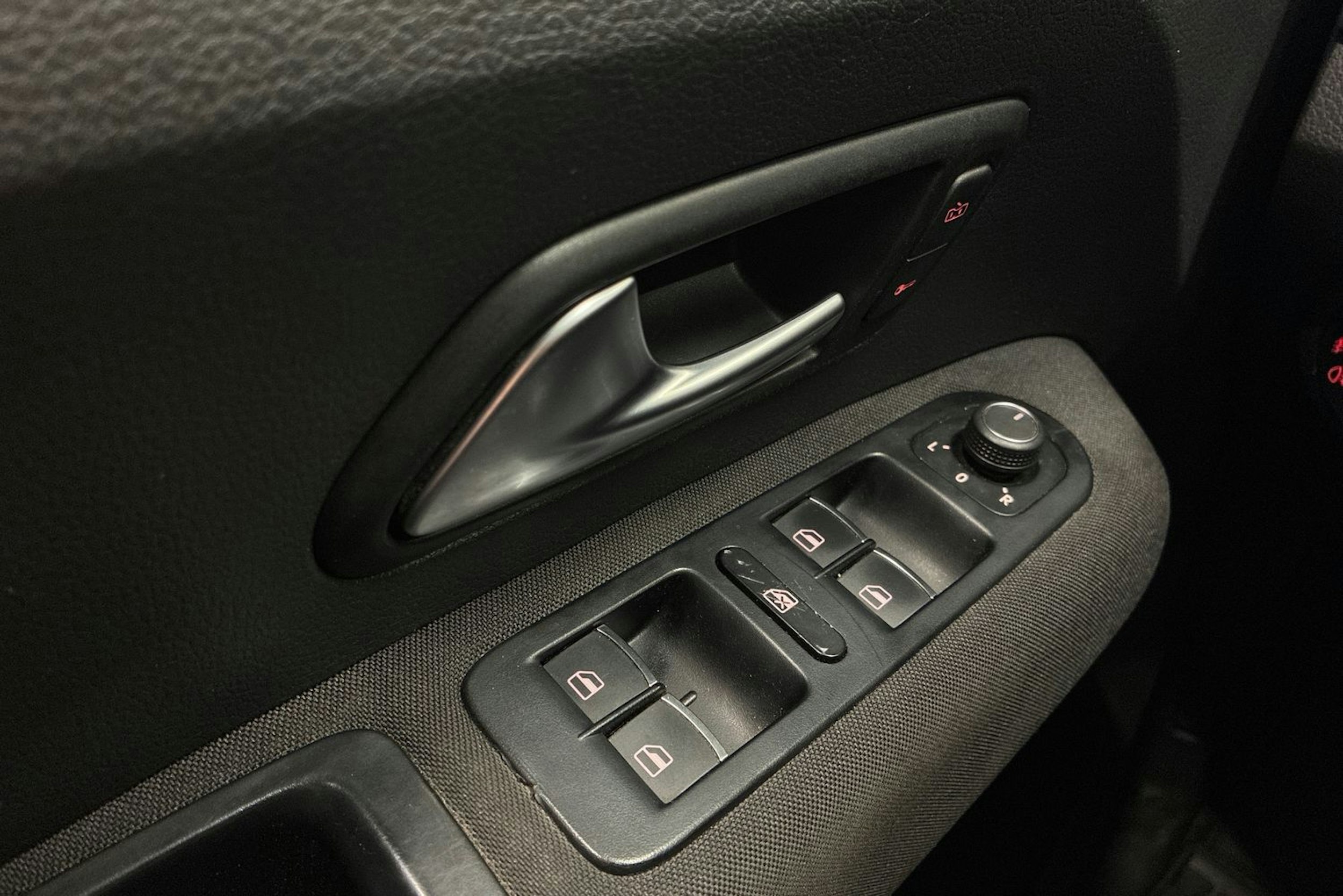 harmaa Volkswagen Amarok 2020 kuva 20.