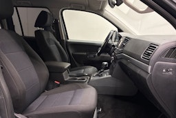 harmaa Volkswagen Amarok 2020 kuva 22.