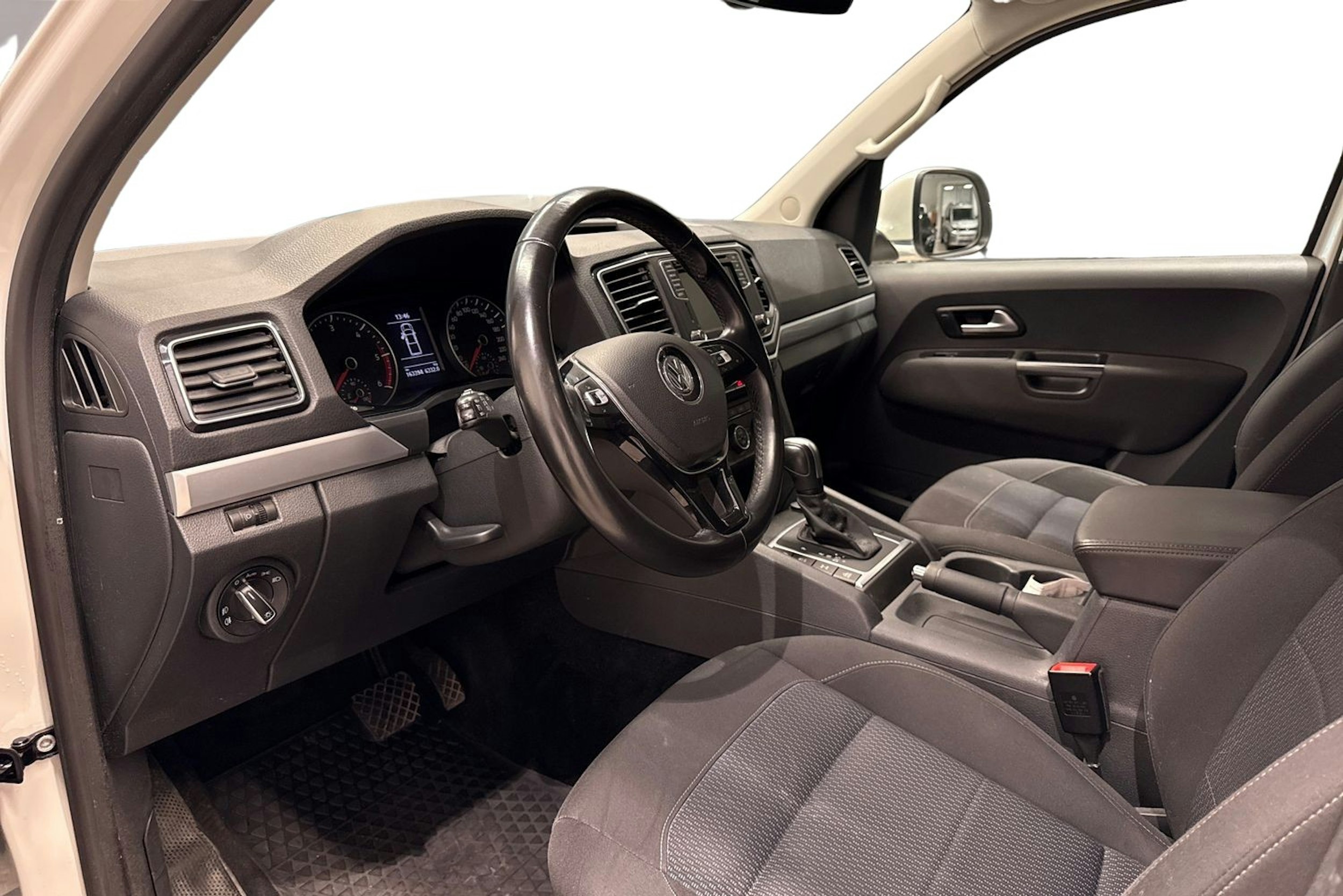 valkoinen Volkswagen Amarok 2020 kuva 7.