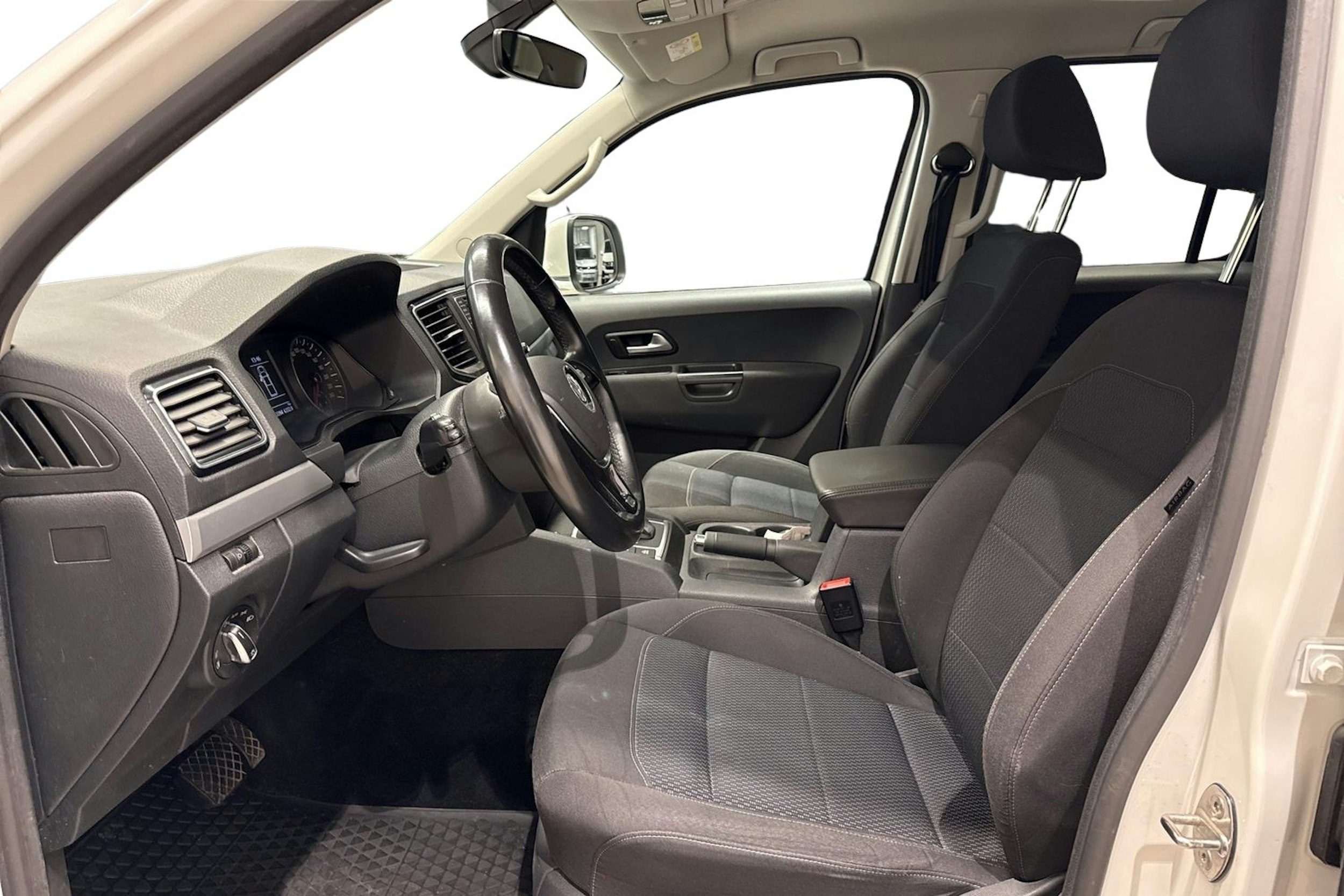 valkoinen Volkswagen Amarok 2020 kuva 9.
