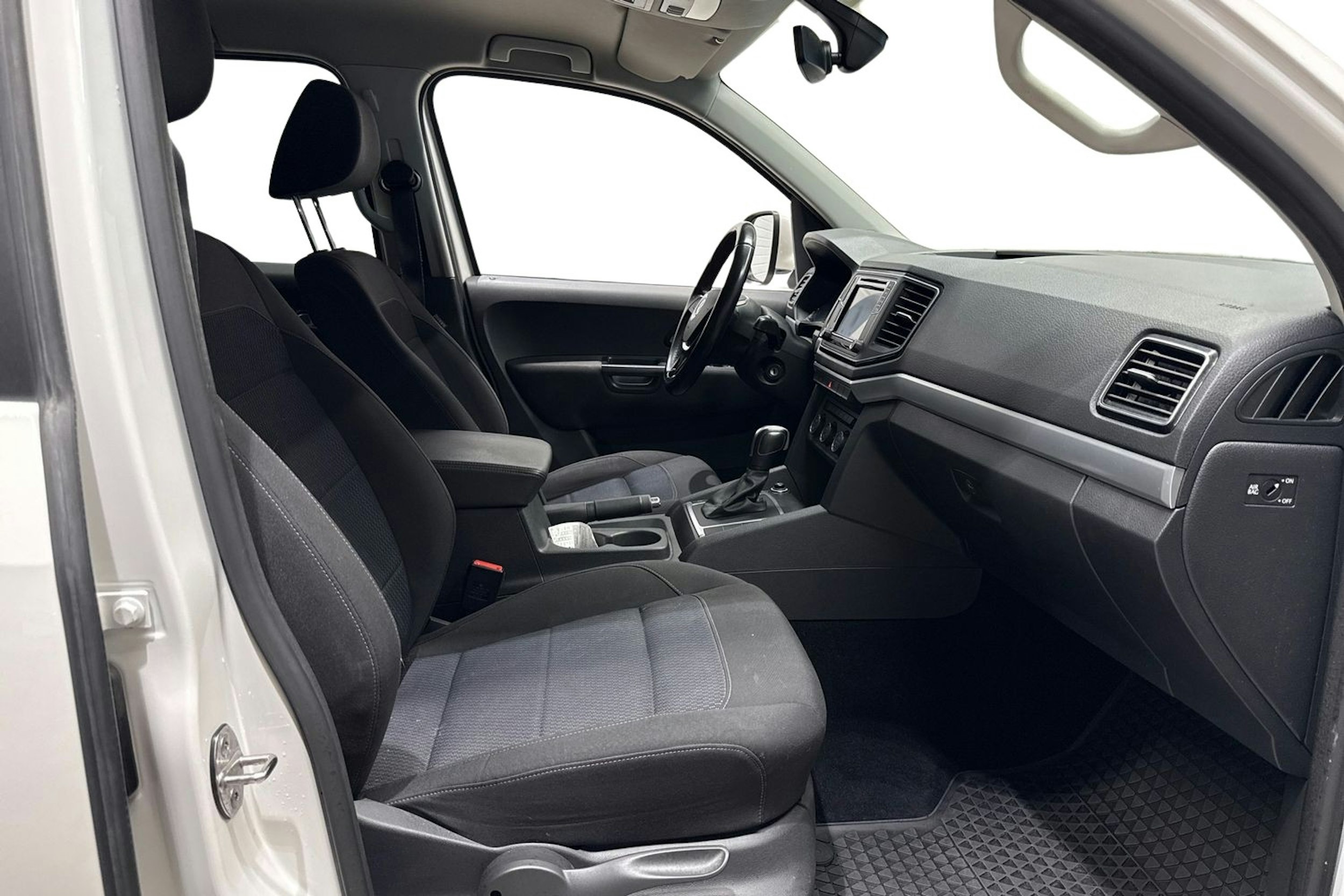 valkoinen Volkswagen Amarok 2020 kuva 10.