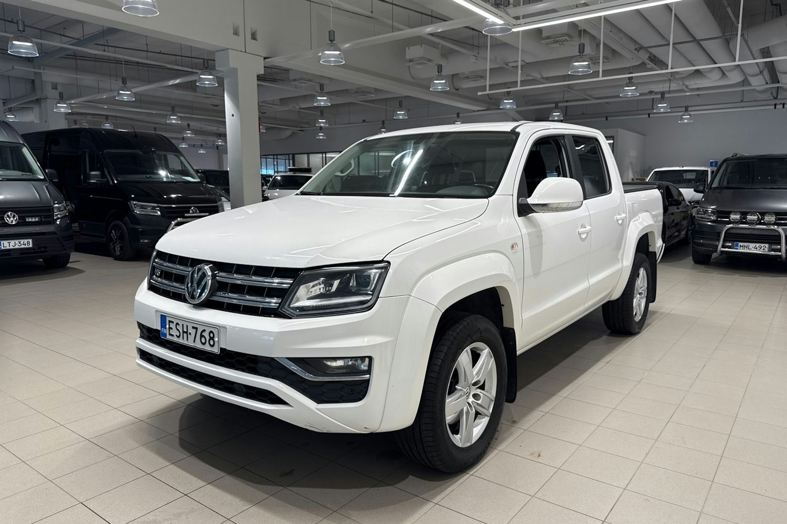 valkoinen Volkswagen Amarok 2020 kuva 13.