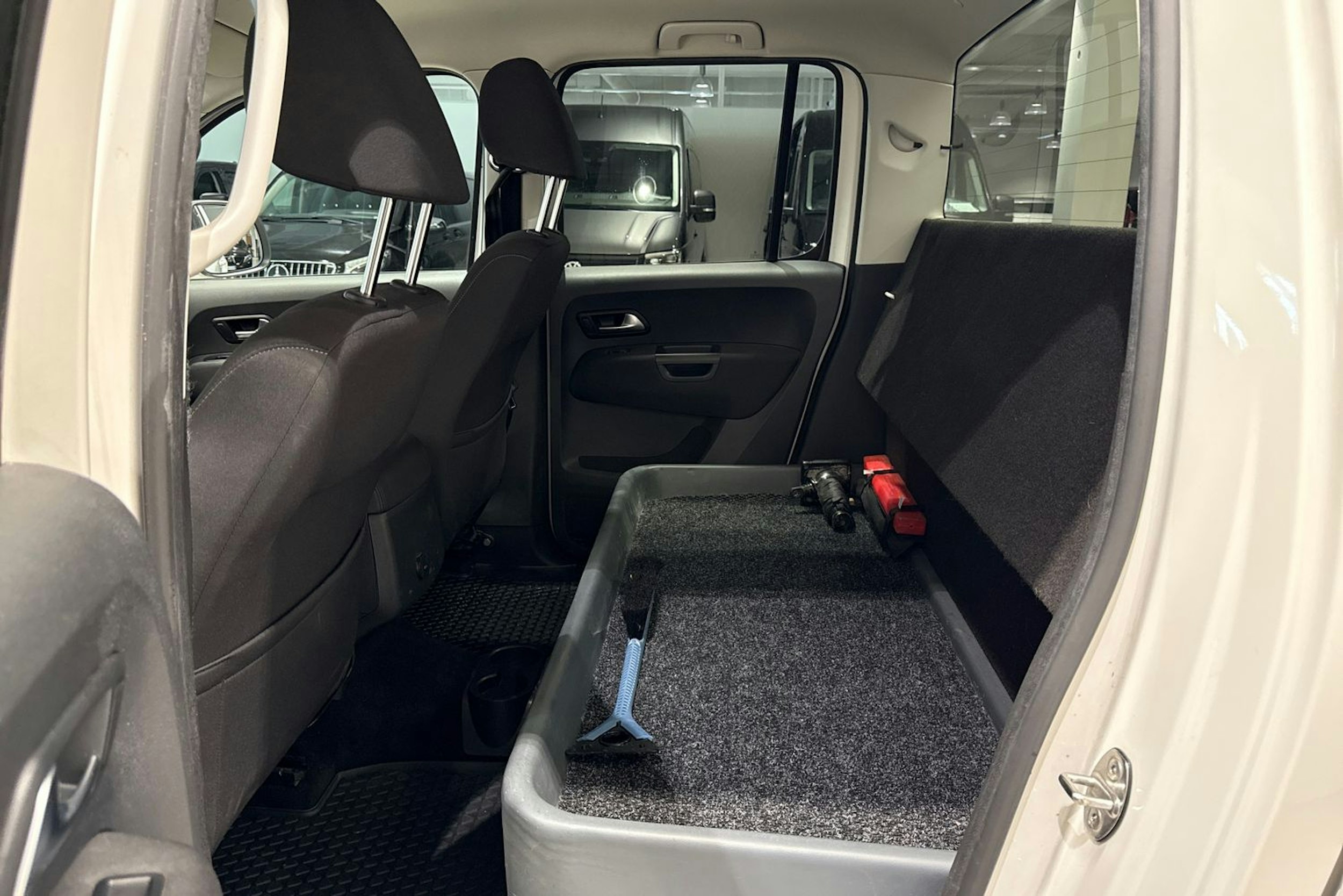 valkoinen Volkswagen Amarok 2020 kuva 16.