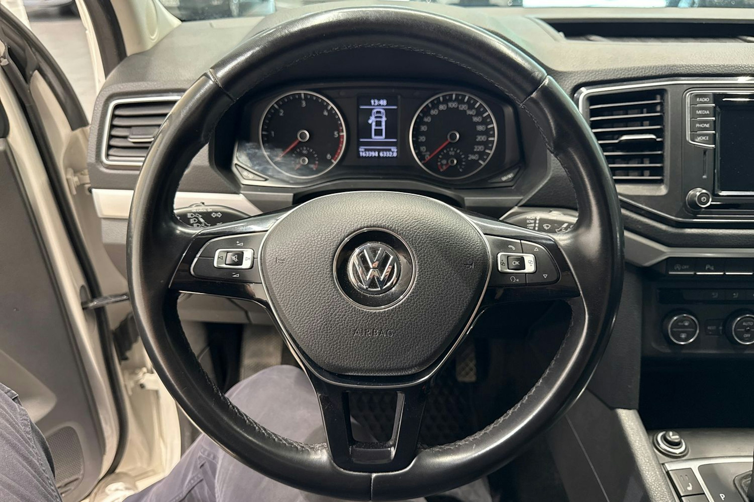 valkoinen Volkswagen Amarok 2020 kuva 17.