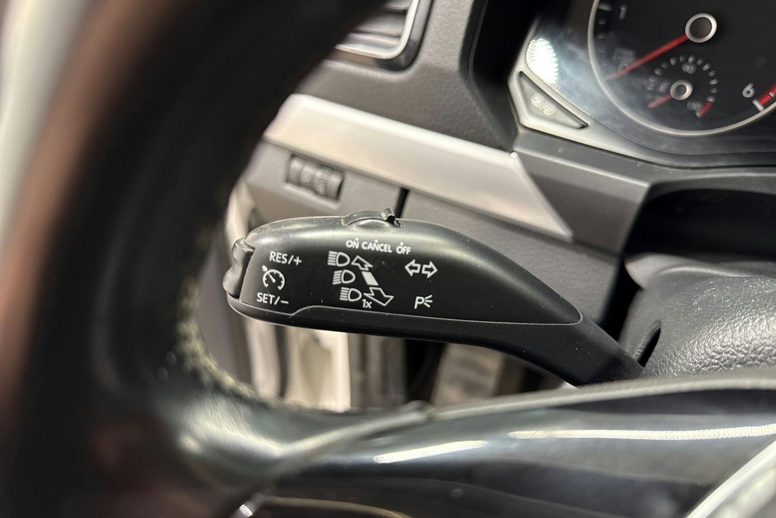 valkoinen Volkswagen Amarok 2020 kuva 20.