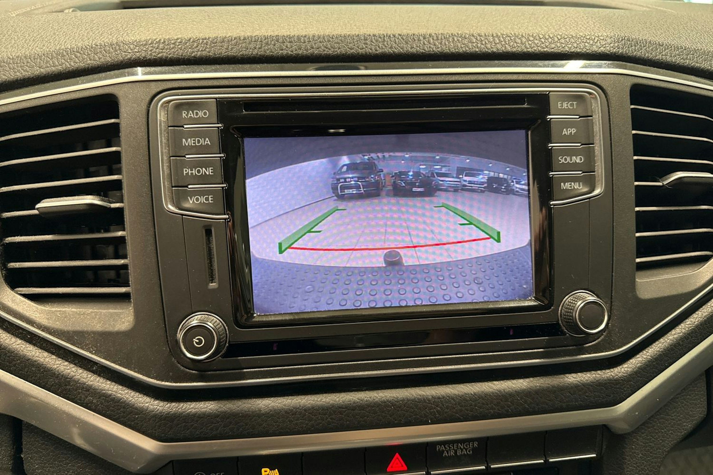 valkoinen Volkswagen Amarok 2020 kuva 24.