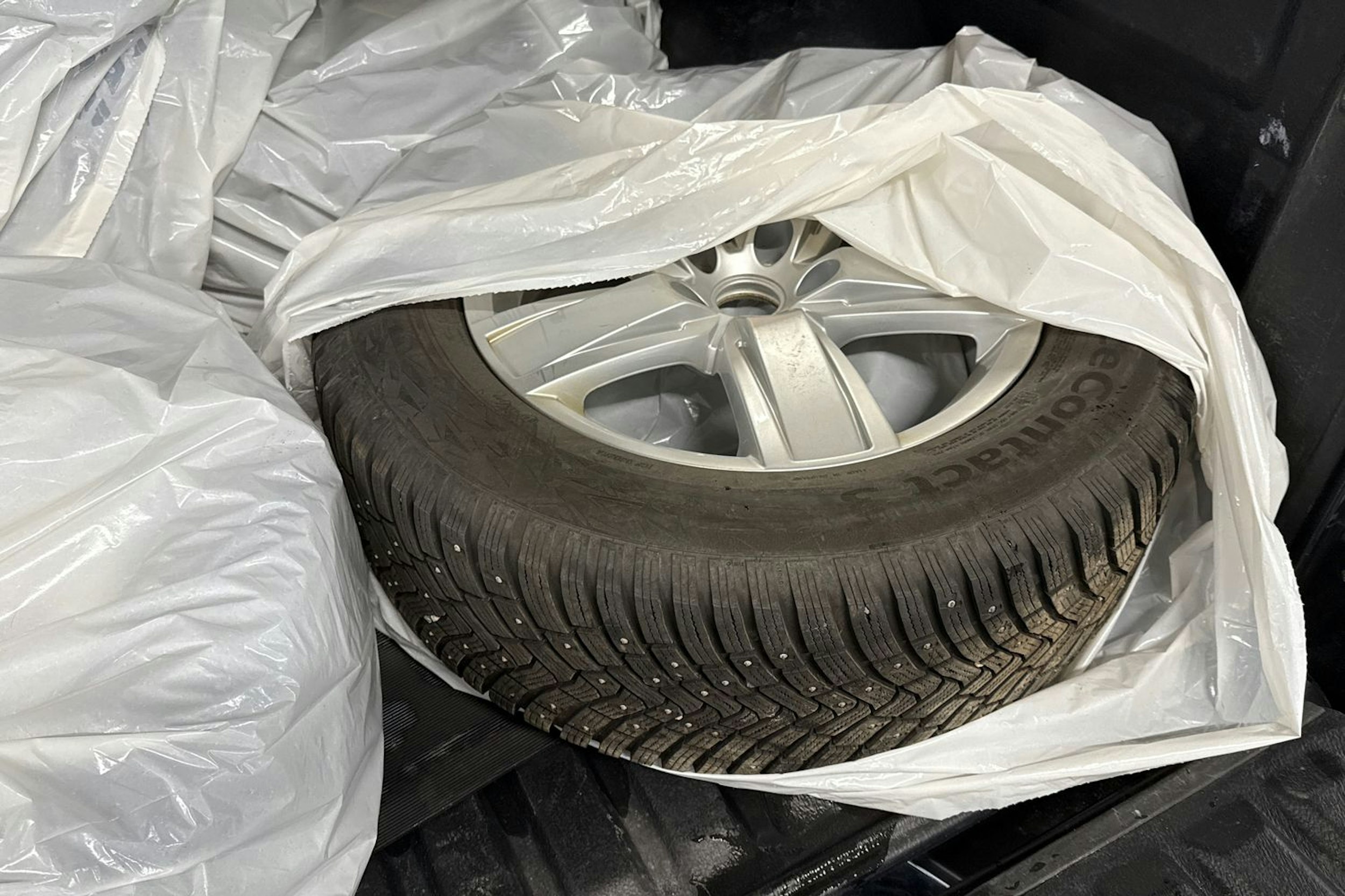 musta Volkswagen Amarok 2020 kuva 15.