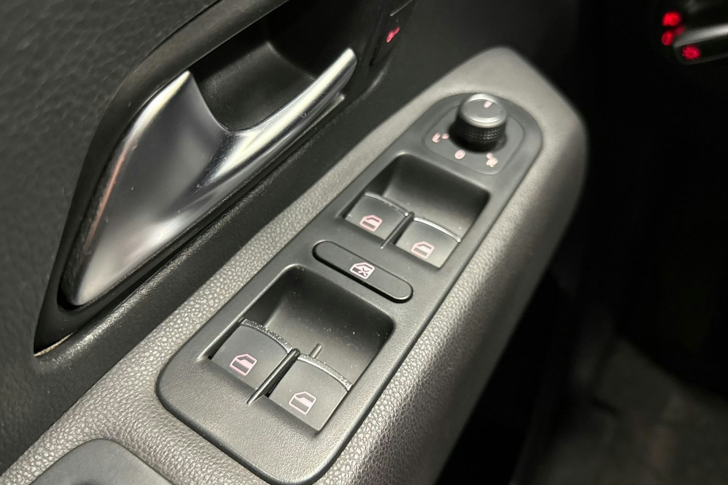 musta Volkswagen Amarok 2020 kuva 16.