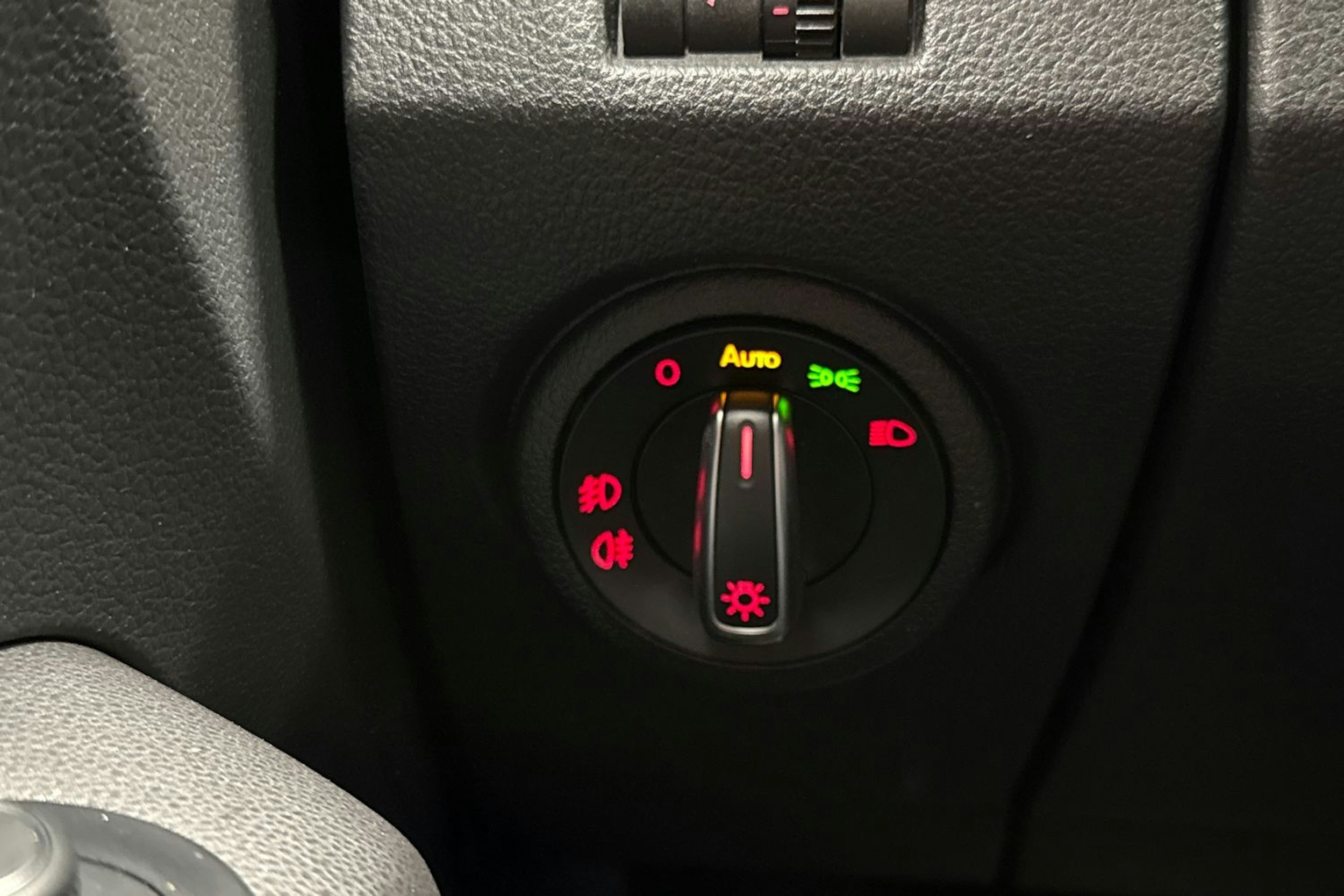 musta Volkswagen Amarok 2020 kuva 17.
