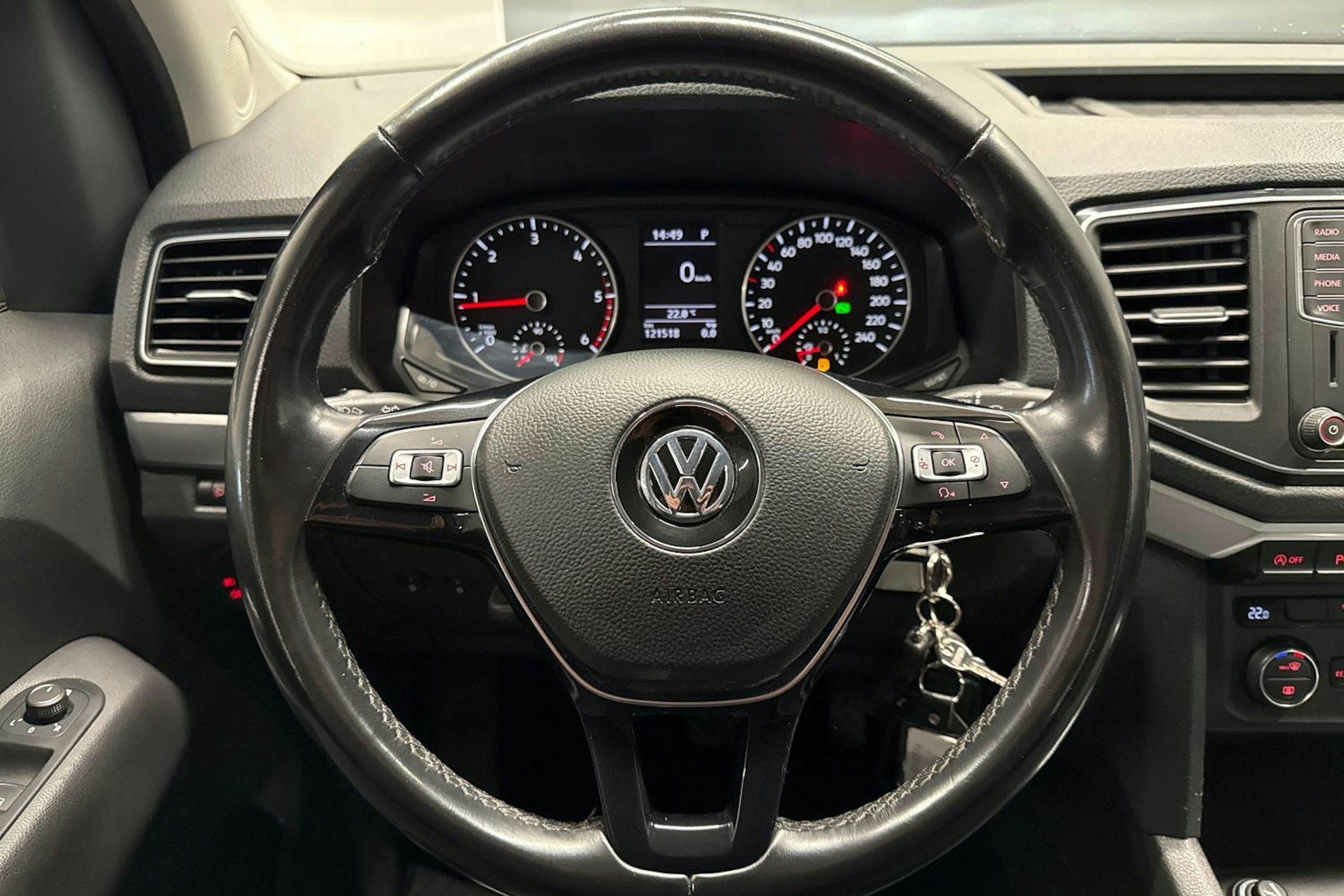 musta Volkswagen Amarok 2020 kuva 18.