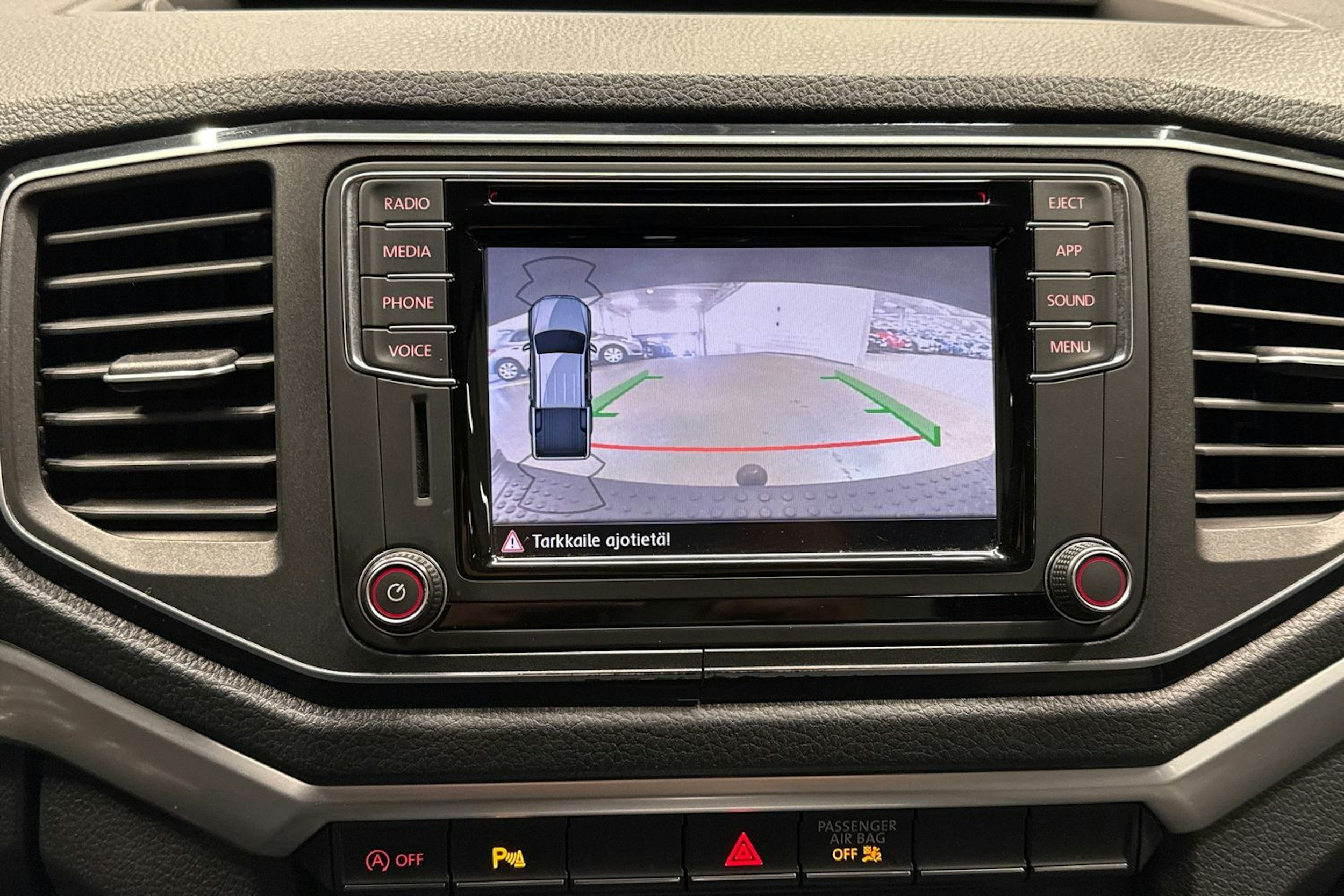musta Volkswagen Amarok 2020 kuva 22.
