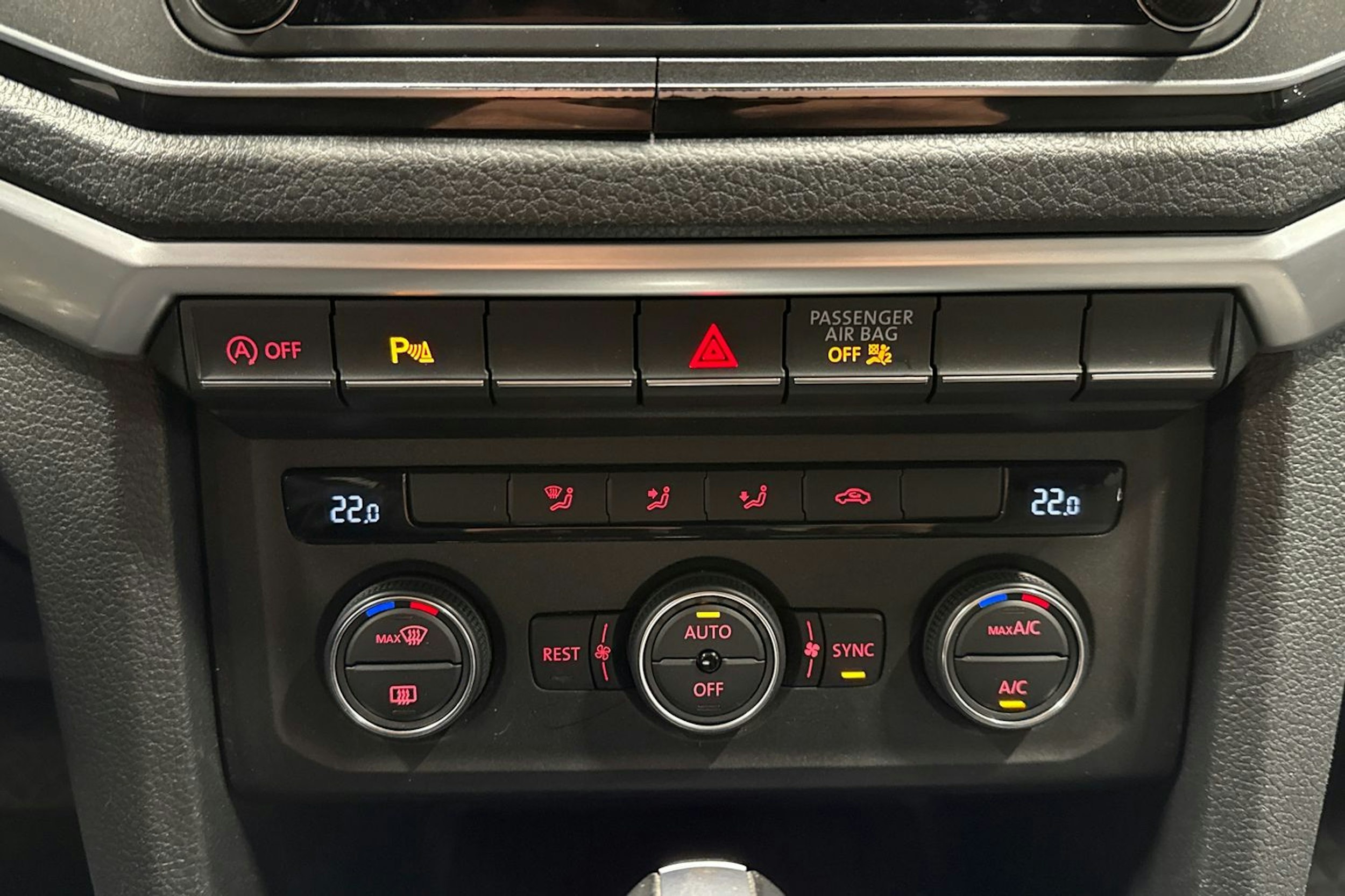 musta Volkswagen Amarok 2020 kuva 23.