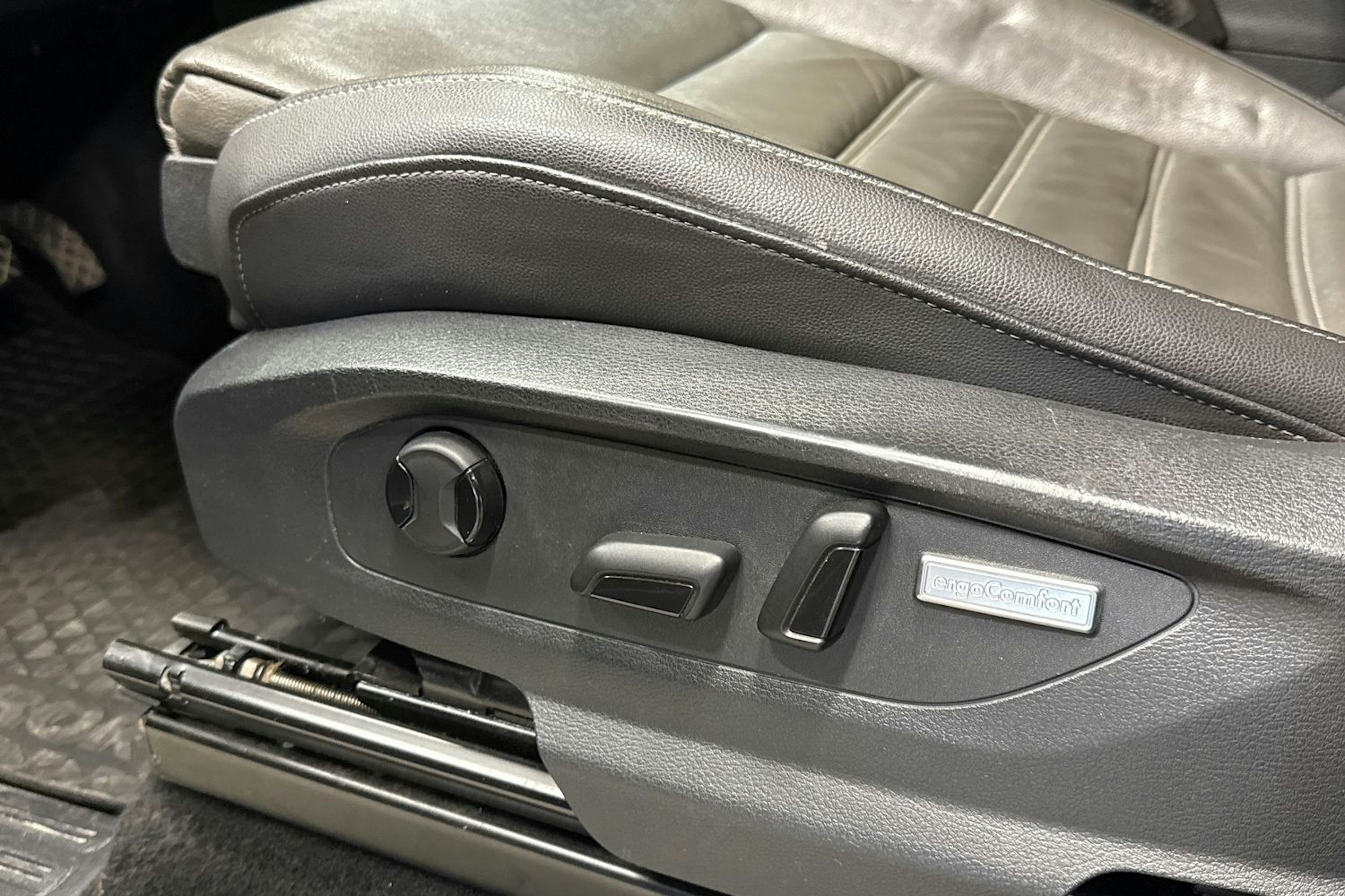musta Volkswagen Amarok 2020 kuva 27.