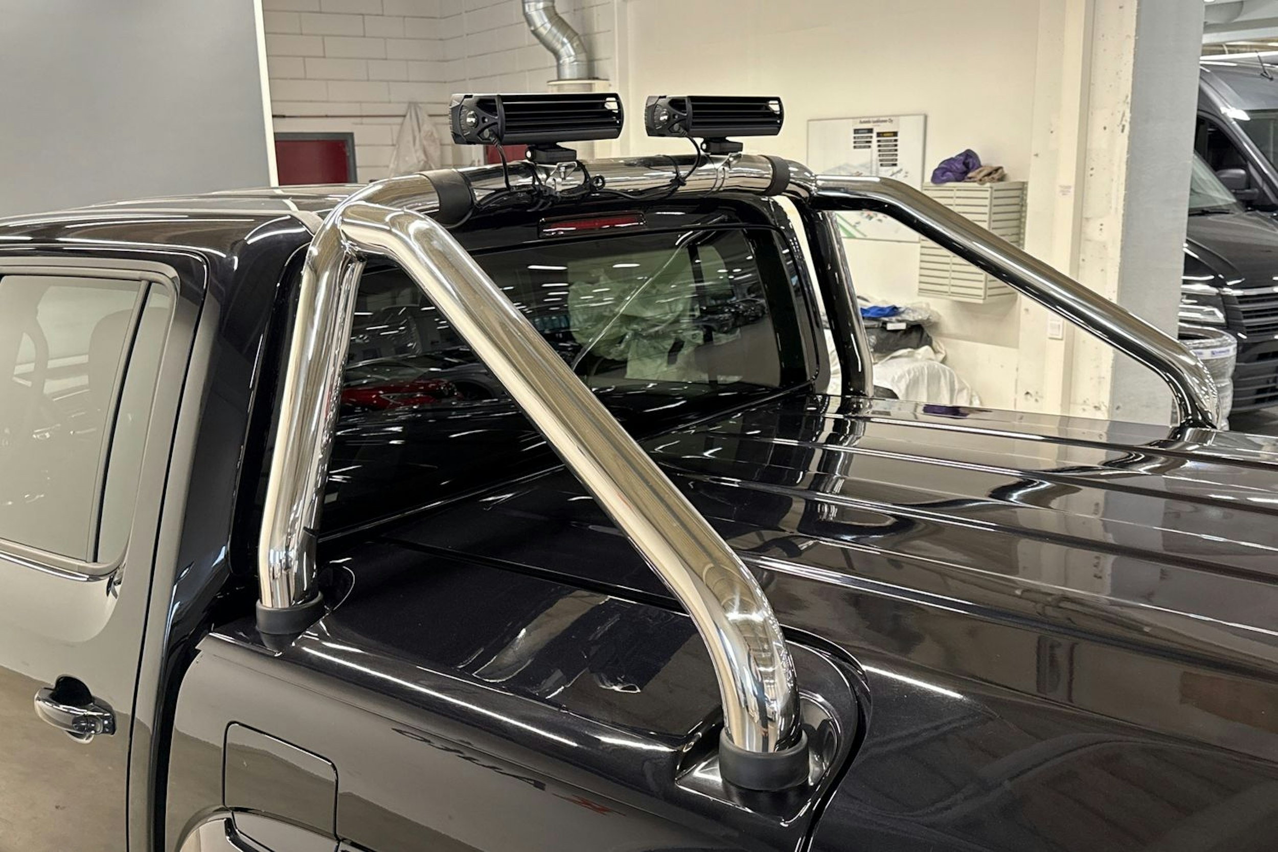 musta Volkswagen Amarok 2020 kuva 30.