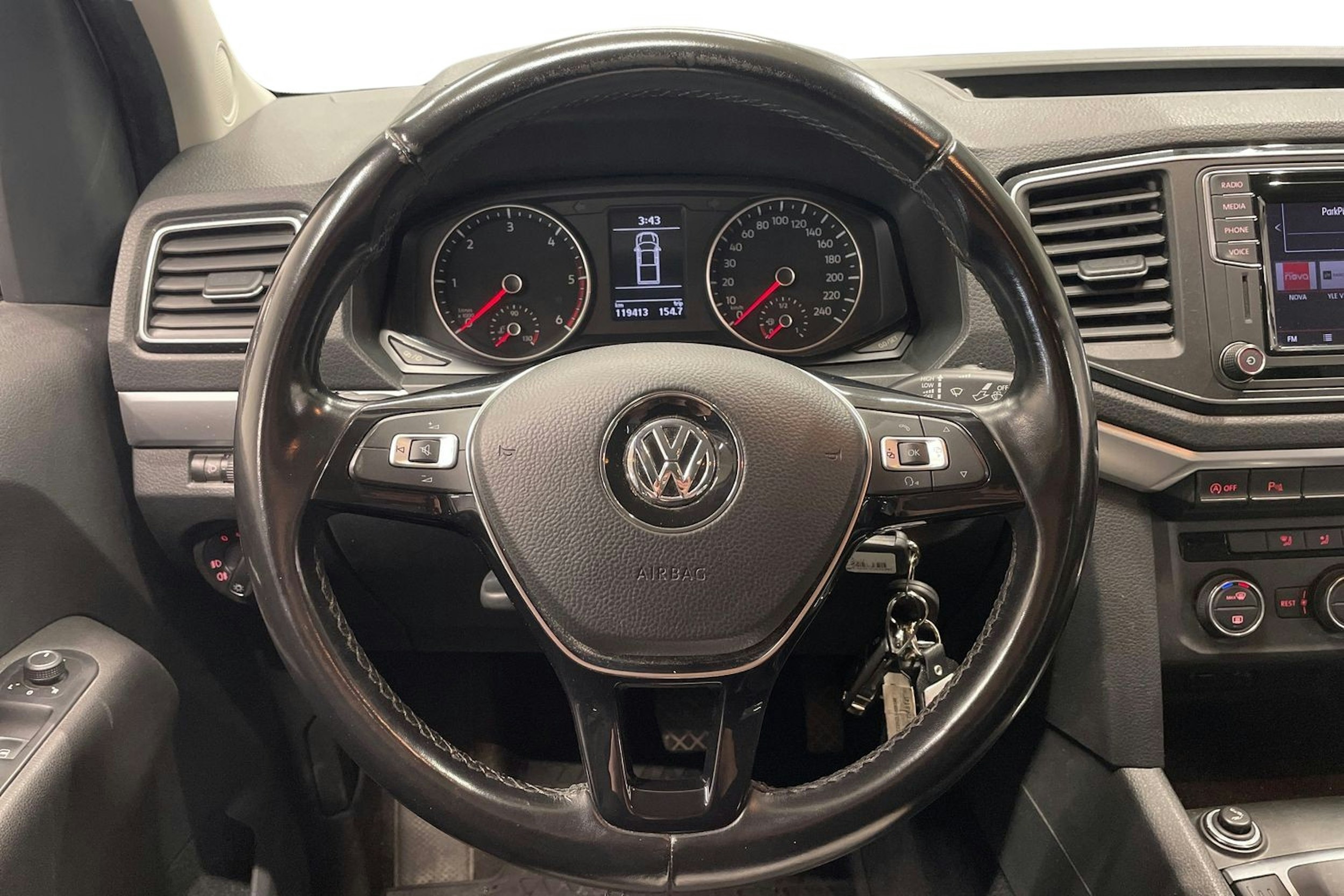valkoinen Volkswagen Amarok 2020 kuva 9.