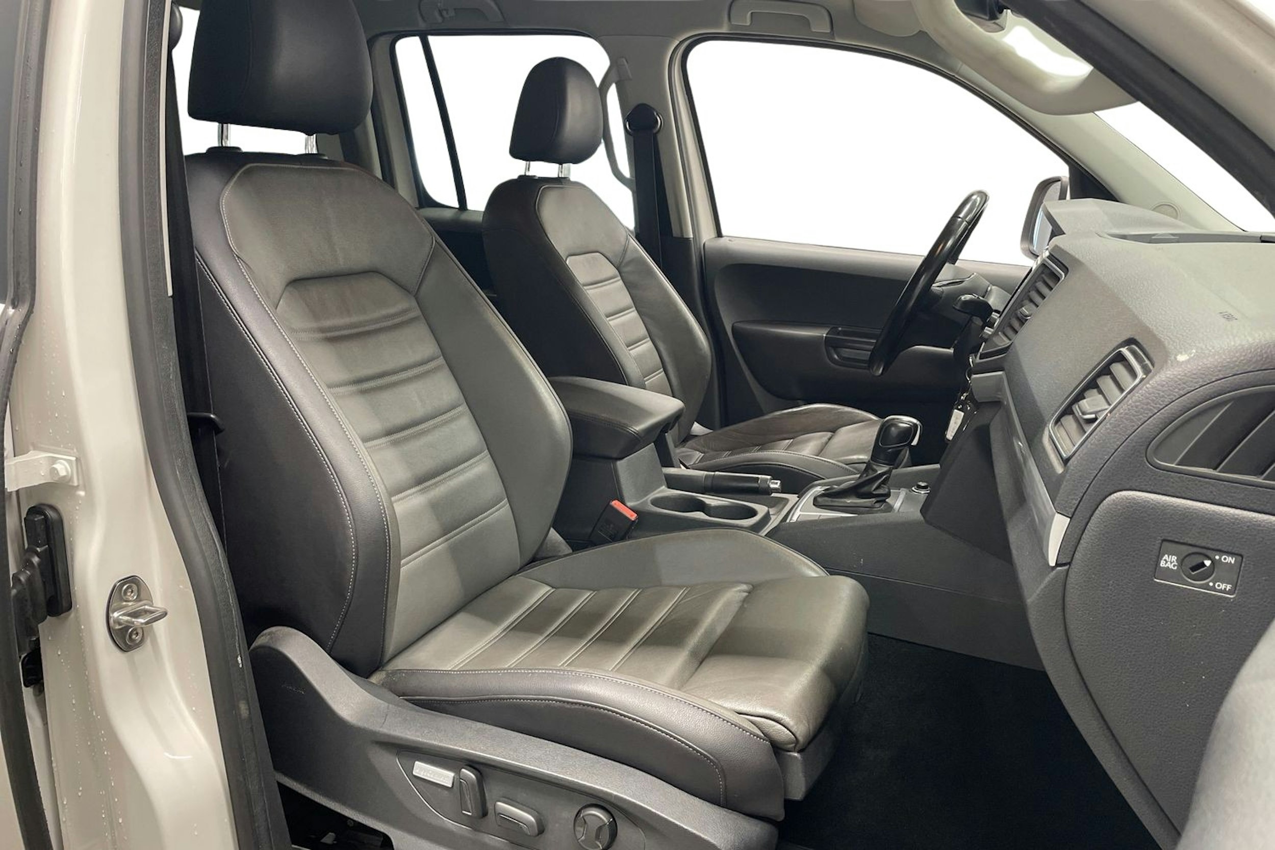 valkoinen Volkswagen Amarok 2020 kuva 10.