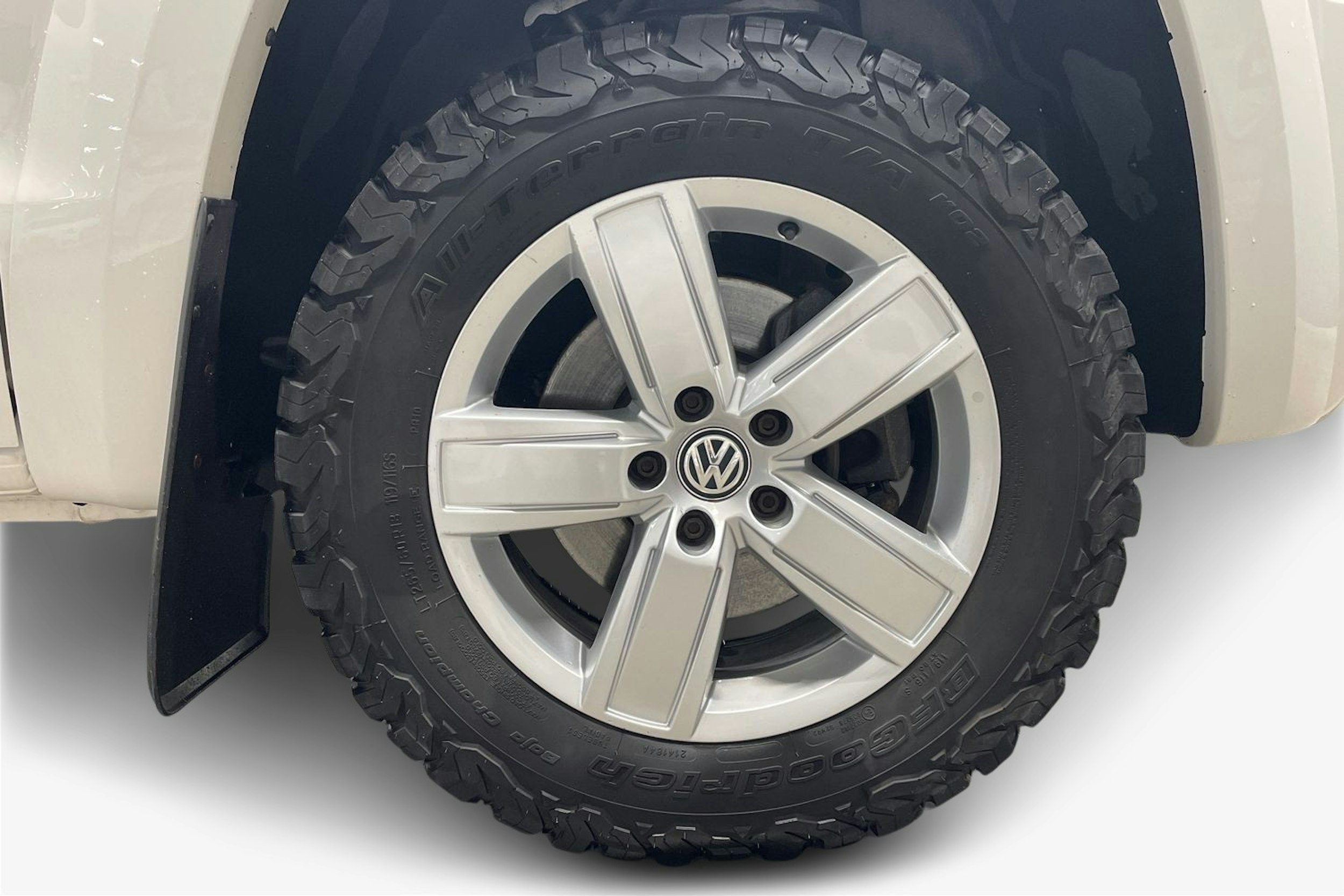 valkoinen Volkswagen Amarok 2020 kuva 11.