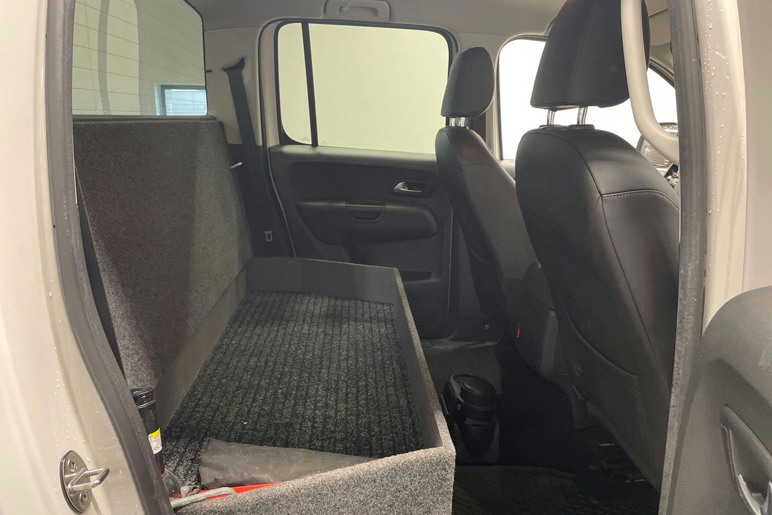 valkoinen Volkswagen Amarok 2020 kuva 13.