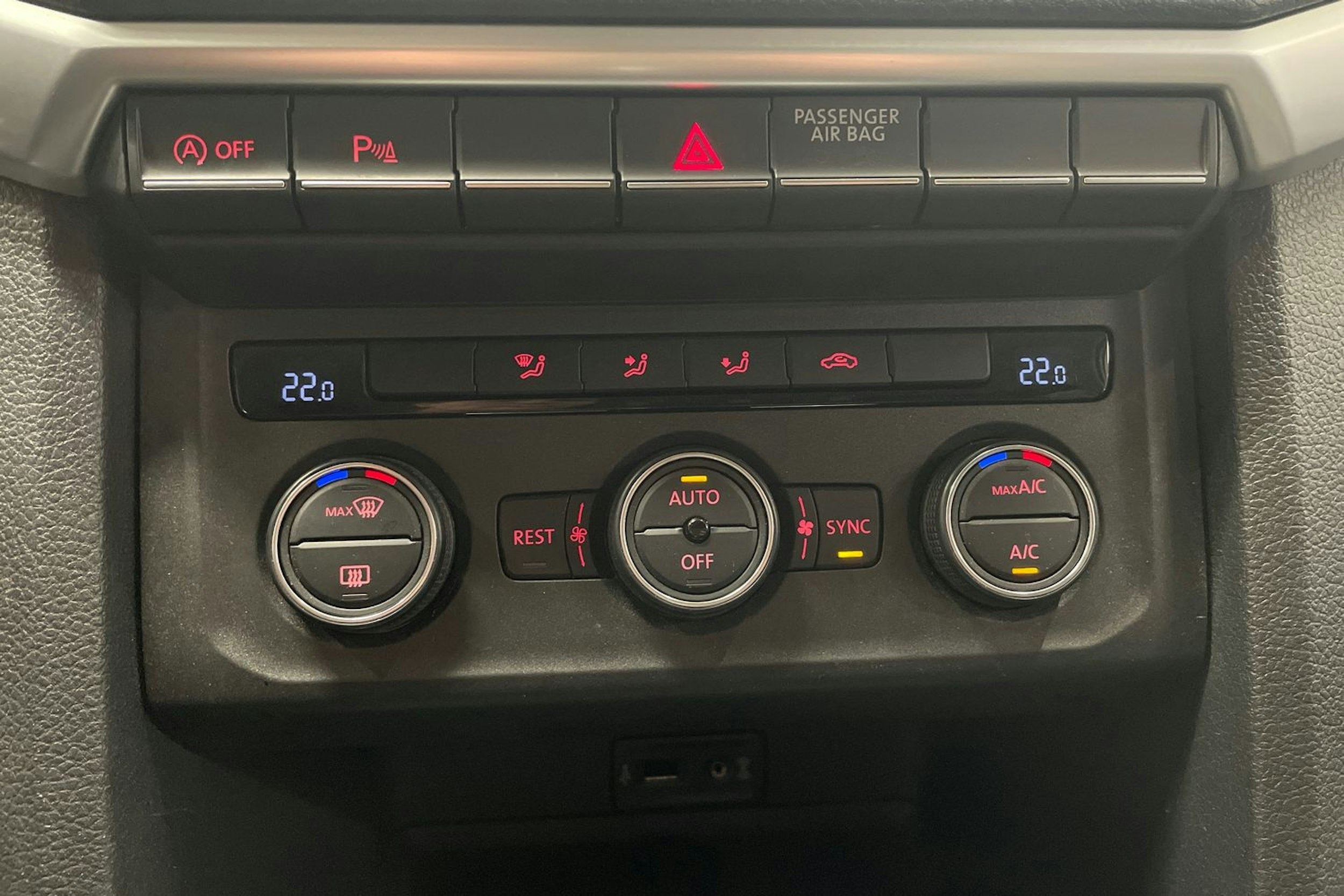 valkoinen Volkswagen Amarok 2020 kuva 16.