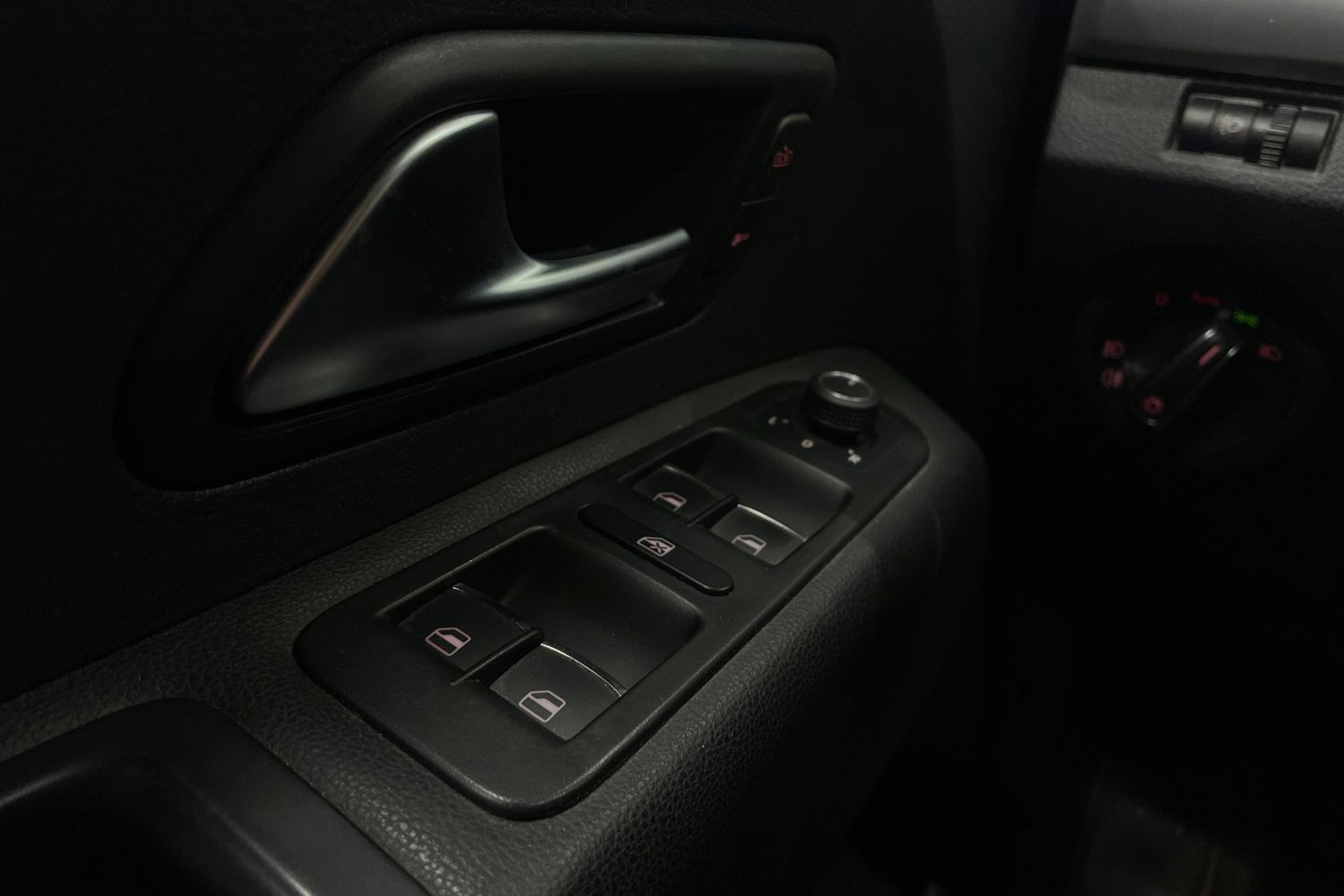 valkoinen Volkswagen Amarok 2020 kuva 18.