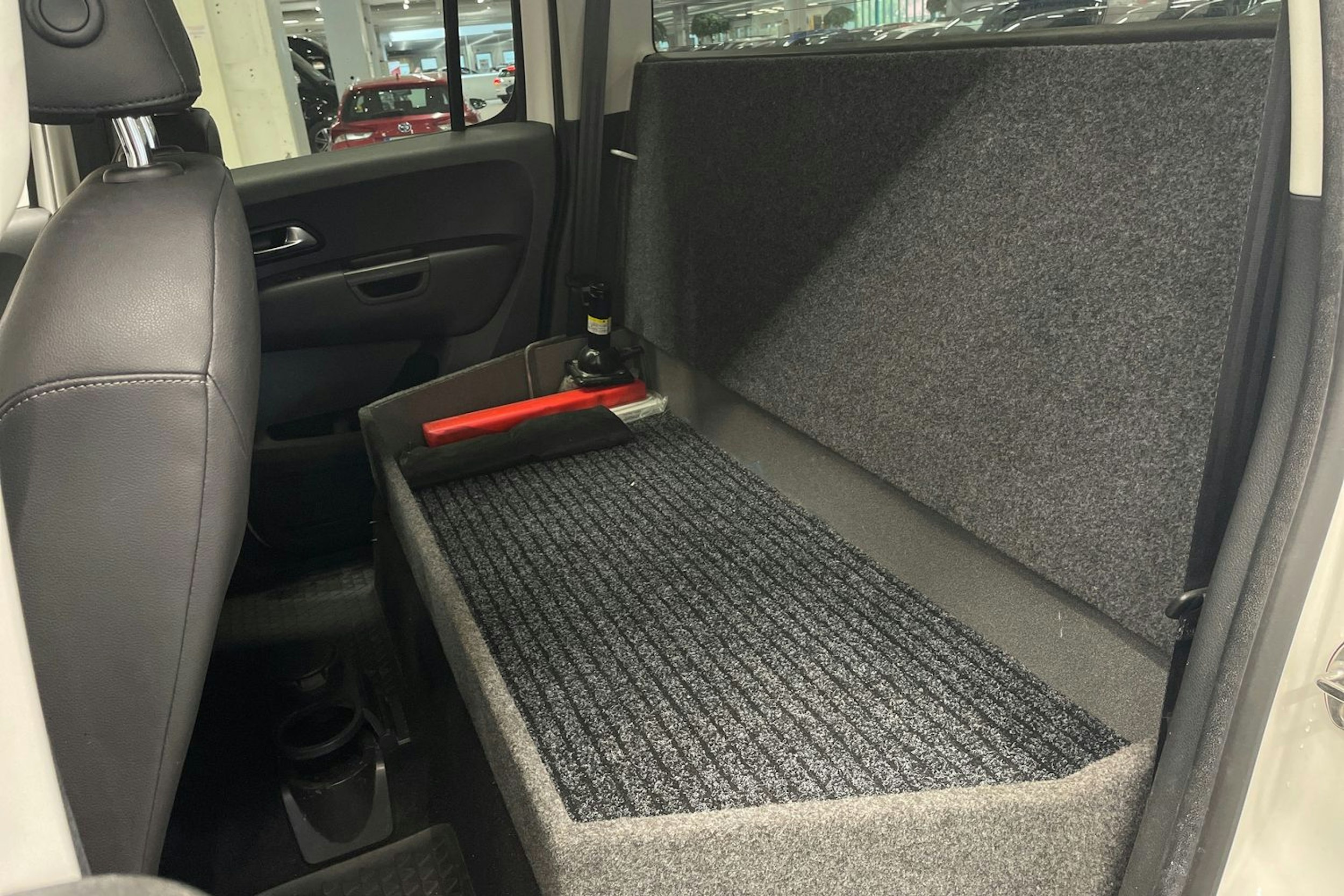 valkoinen Volkswagen Amarok 2020 kuva 20.