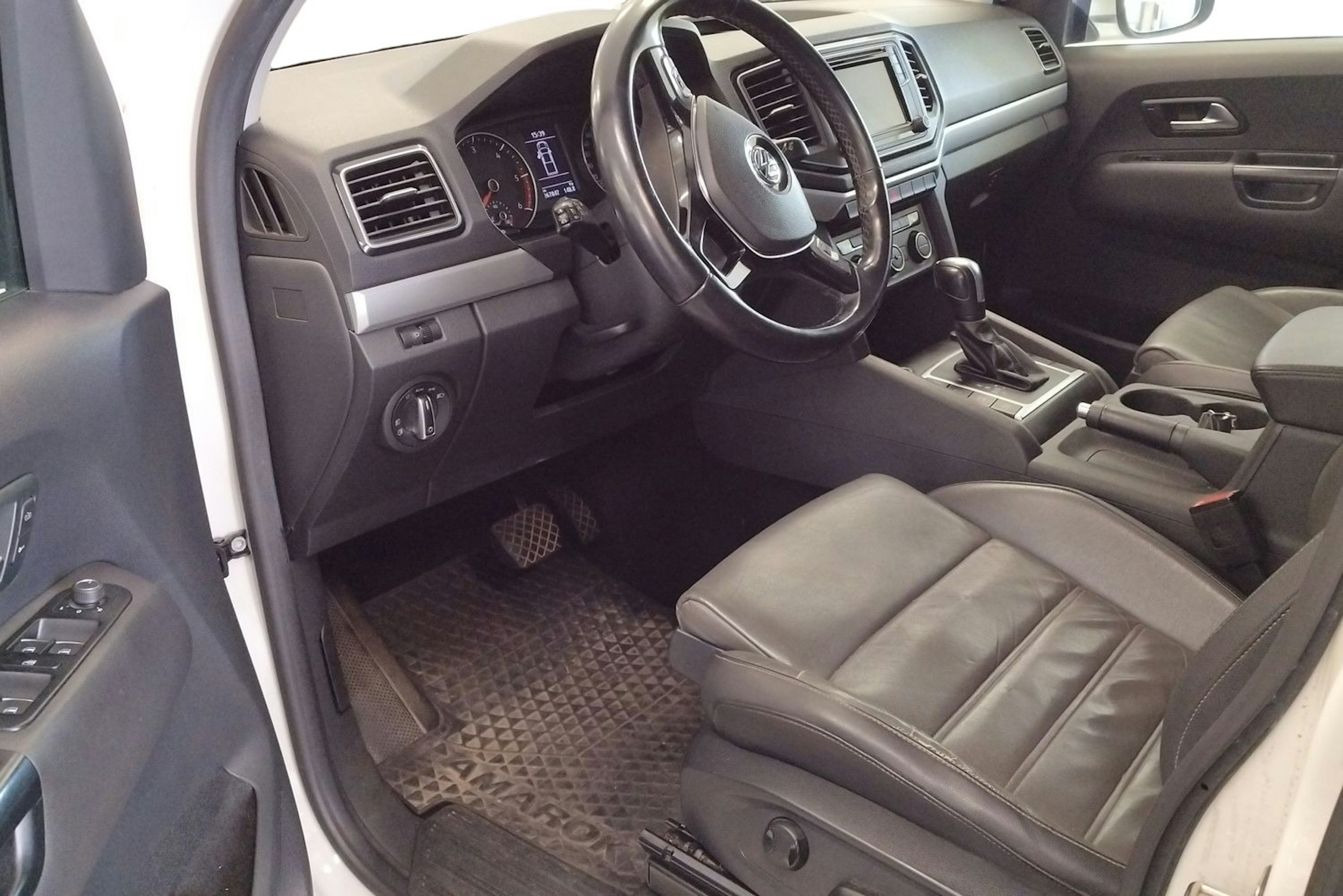 valkoinen Volkswagen Amarok 2020 kuva 3.