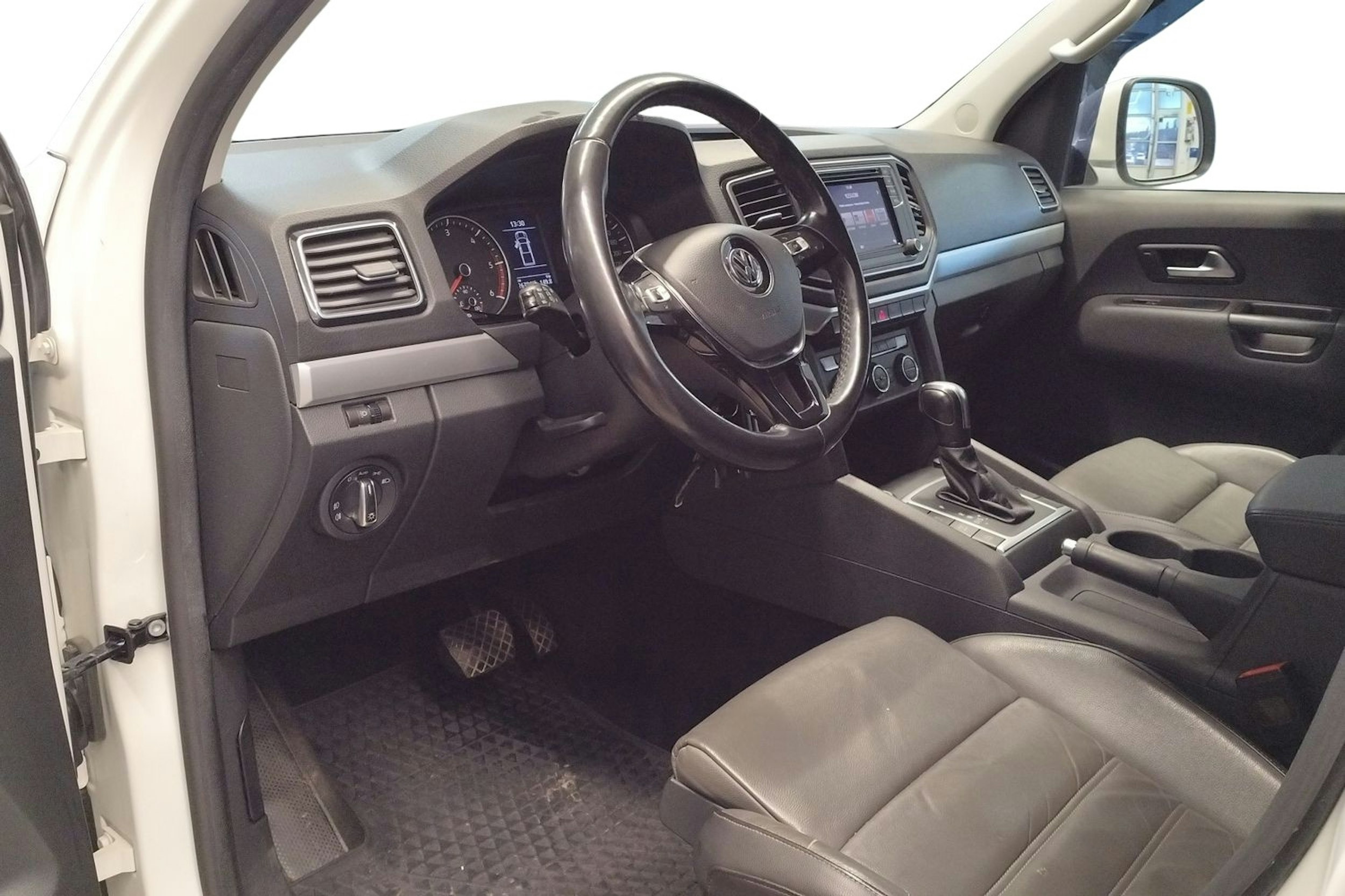 valkoinen Volkswagen Amarok 2020 kuva 7.