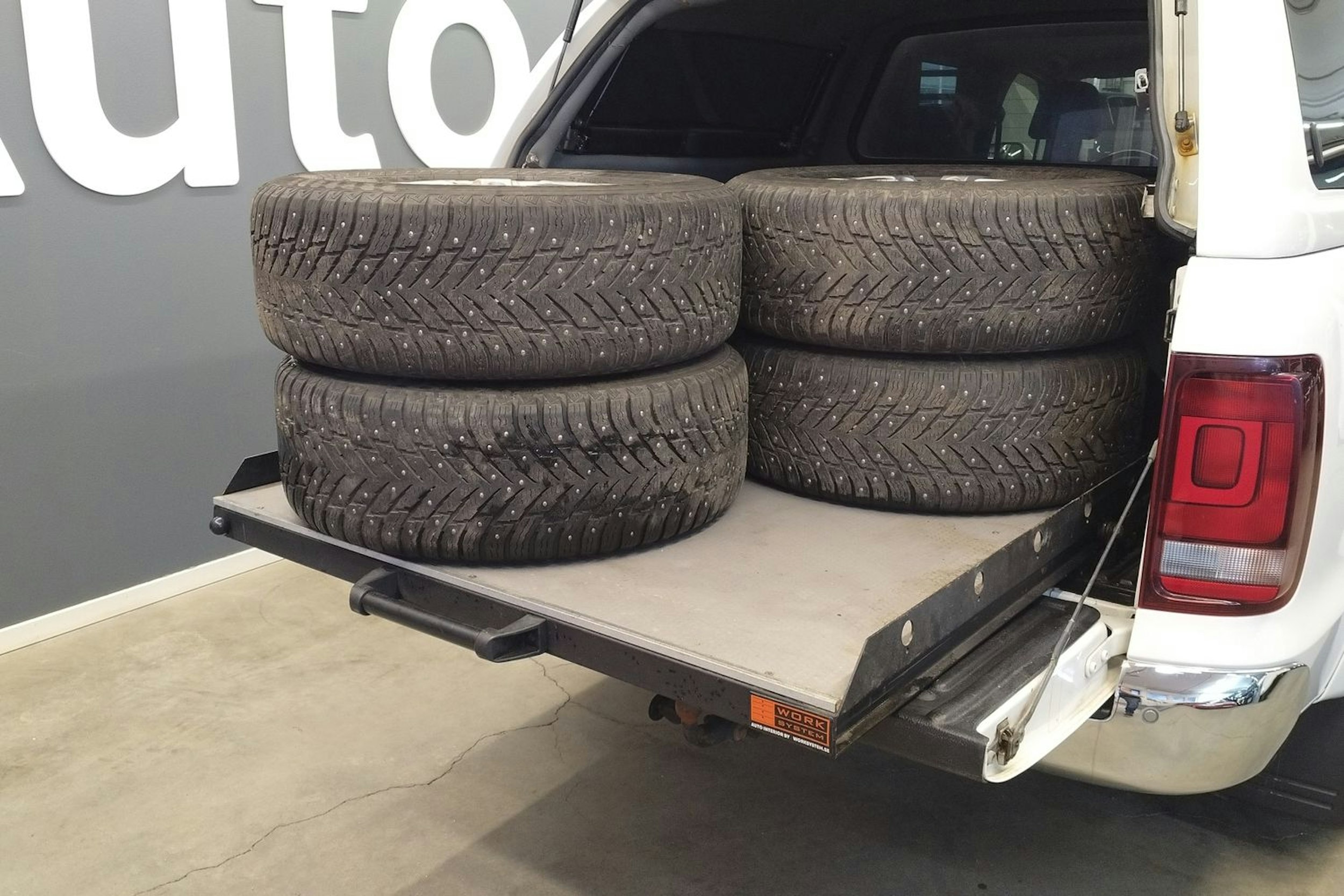 valkoinen Volkswagen Amarok 2020 kuva 18.