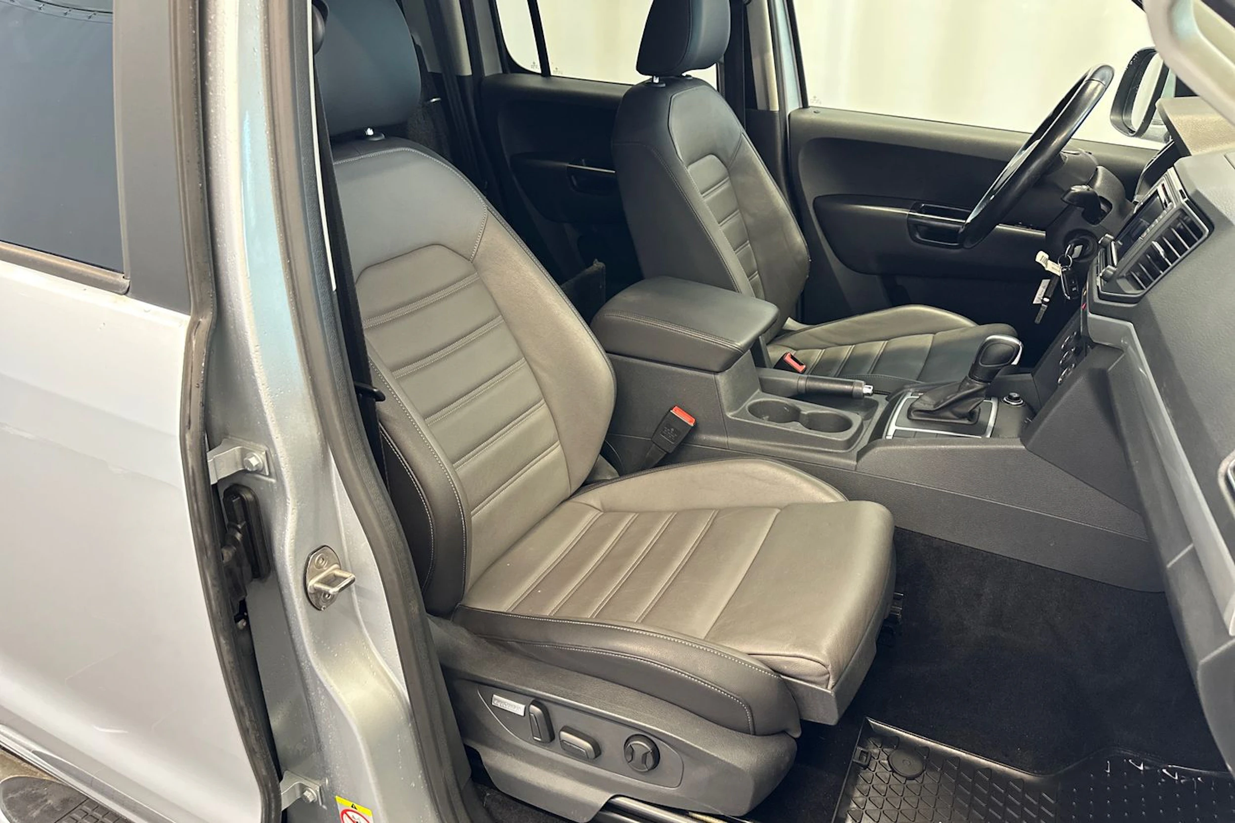 hopea Volkswagen Amarok 2020 kuva 13.