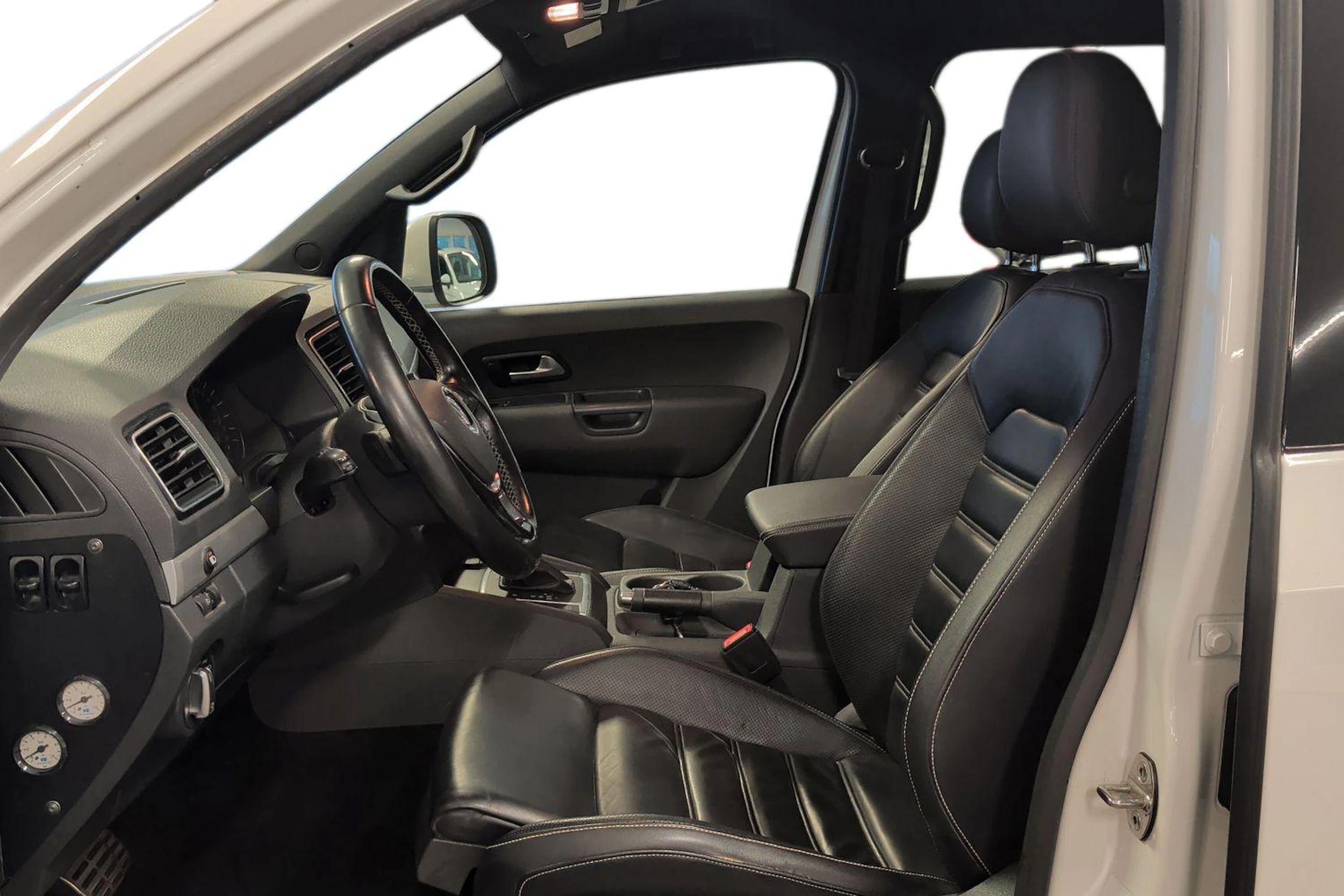 valkoinen Volkswagen Amarok 2020 kuva 8.