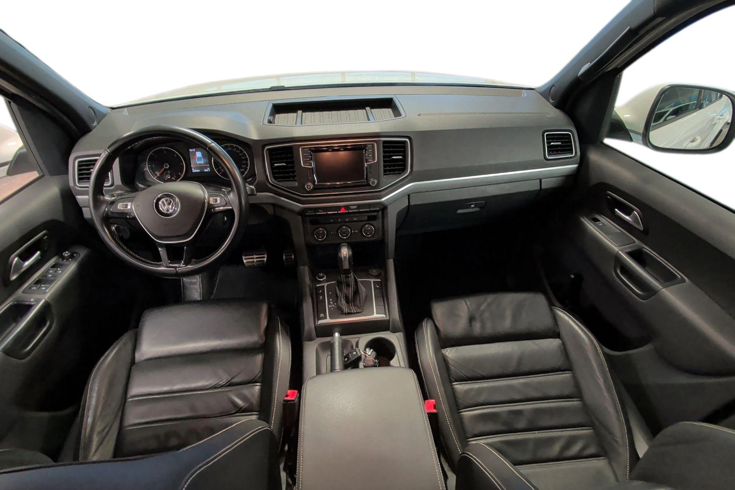 valkoinen Volkswagen Amarok 2020 kuva 9.