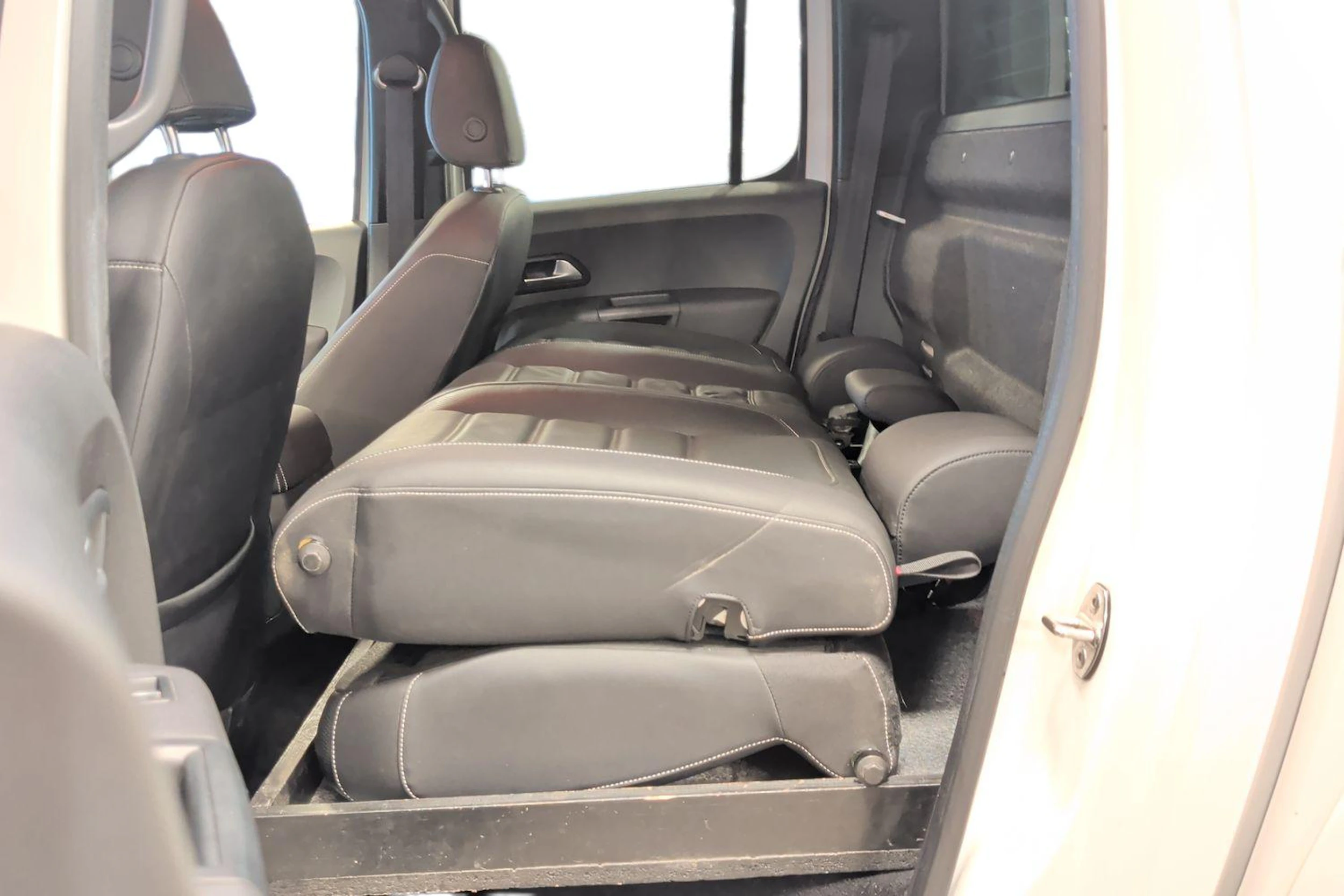 valkoinen Volkswagen Amarok 2020 kuva 11.