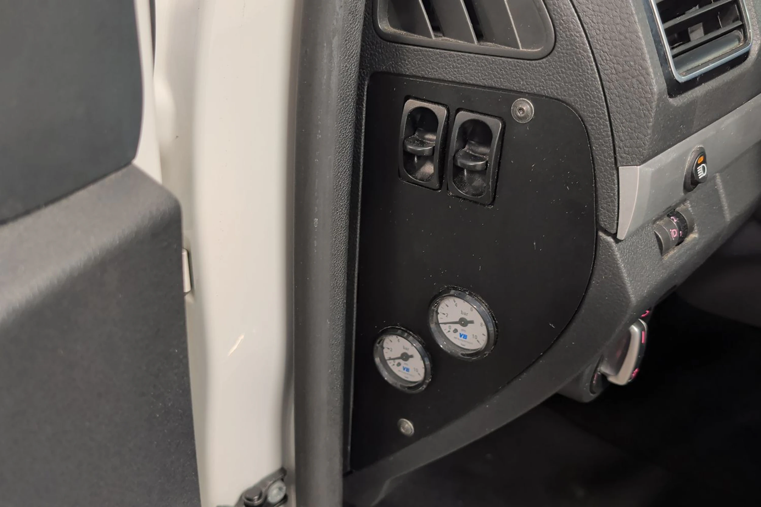 valkoinen Volkswagen Amarok 2020 kuva 30.