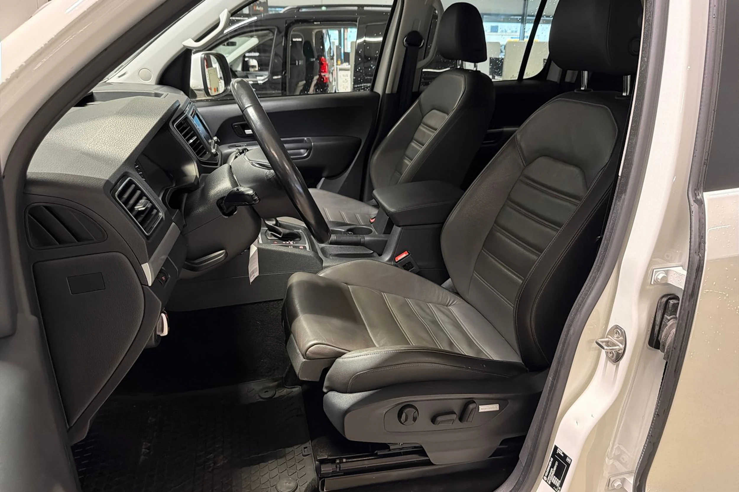 valkoinen Volkswagen Amarok 2020 kuva 4.