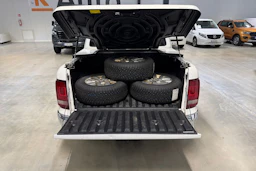 valkoinen Volkswagen Amarok 2020 kuva 6.