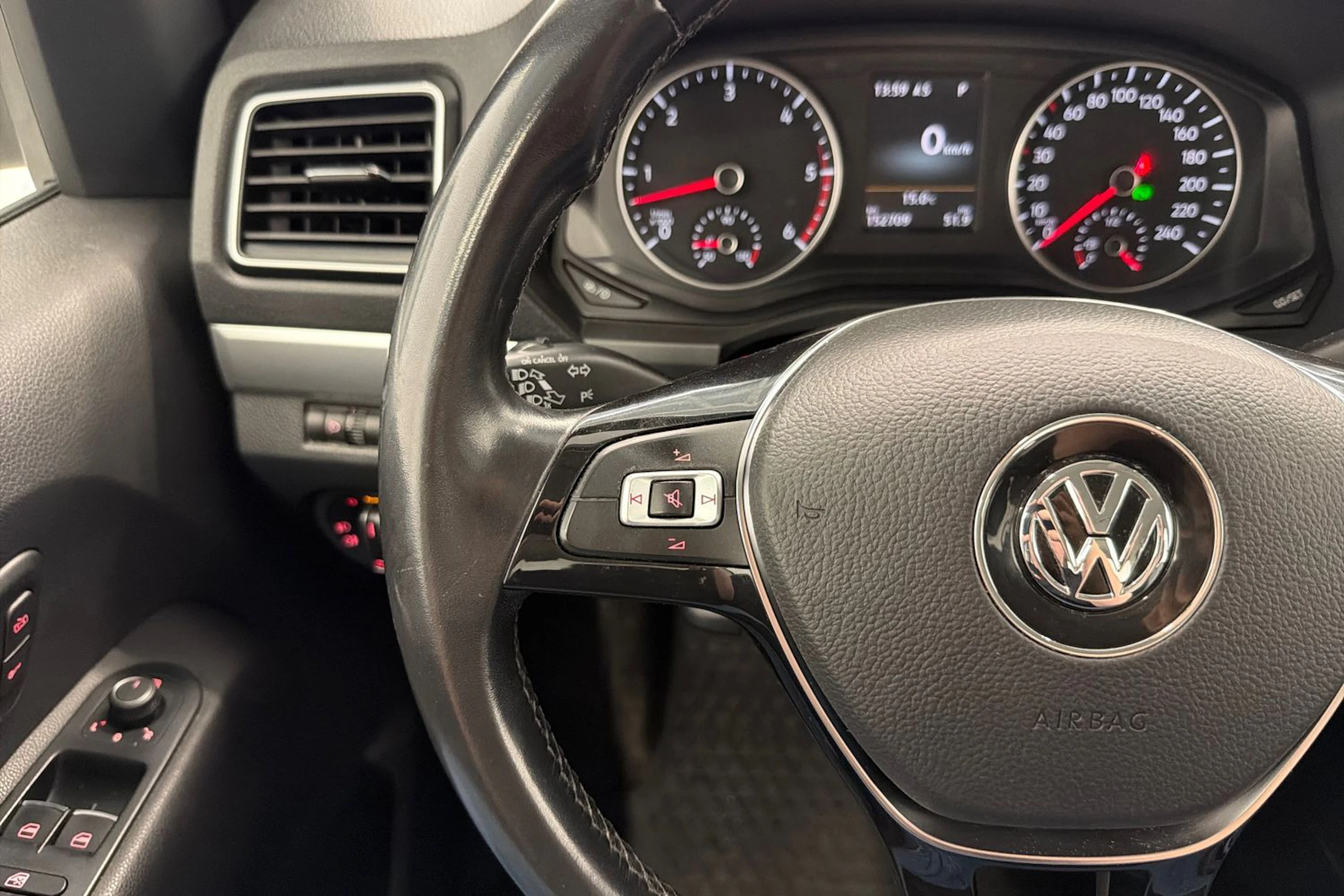 valkoinen Volkswagen Amarok 2020 kuva 11.
