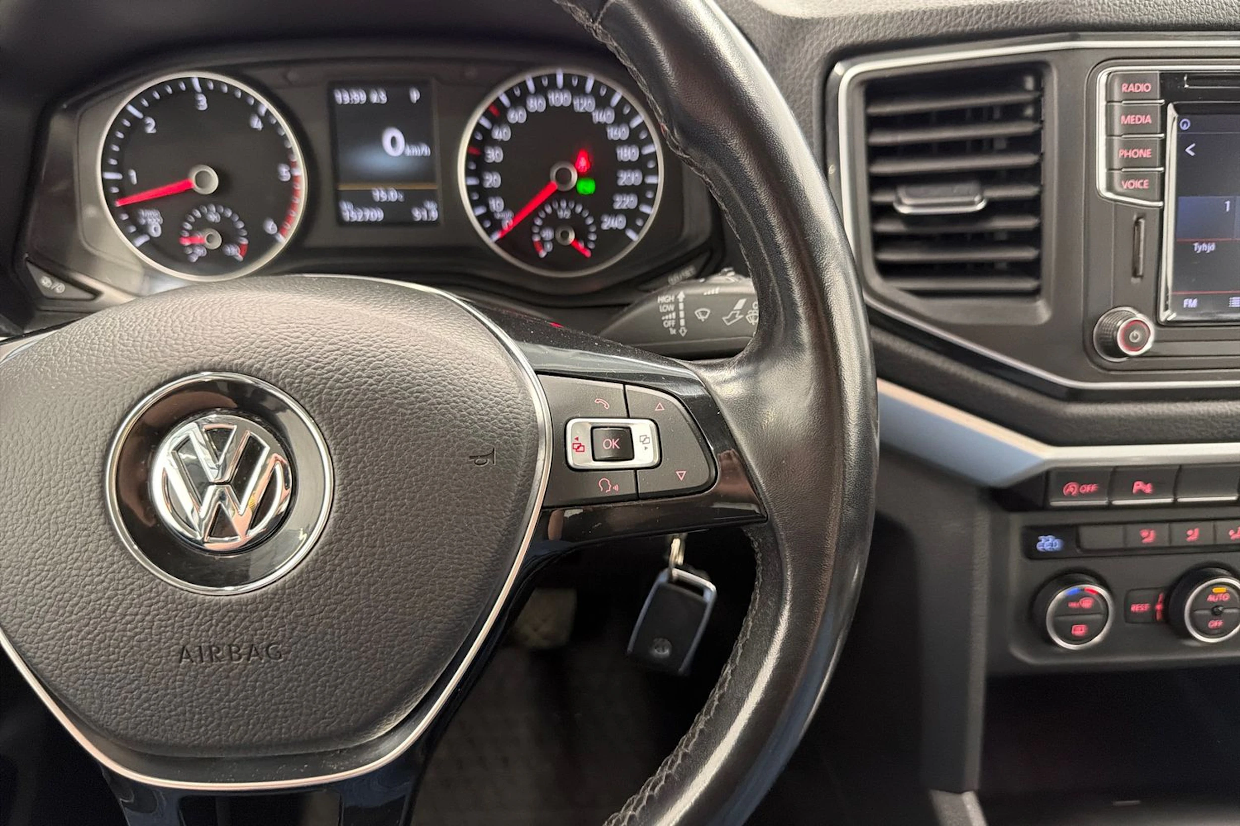 valkoinen Volkswagen Amarok 2020 kuva 12.