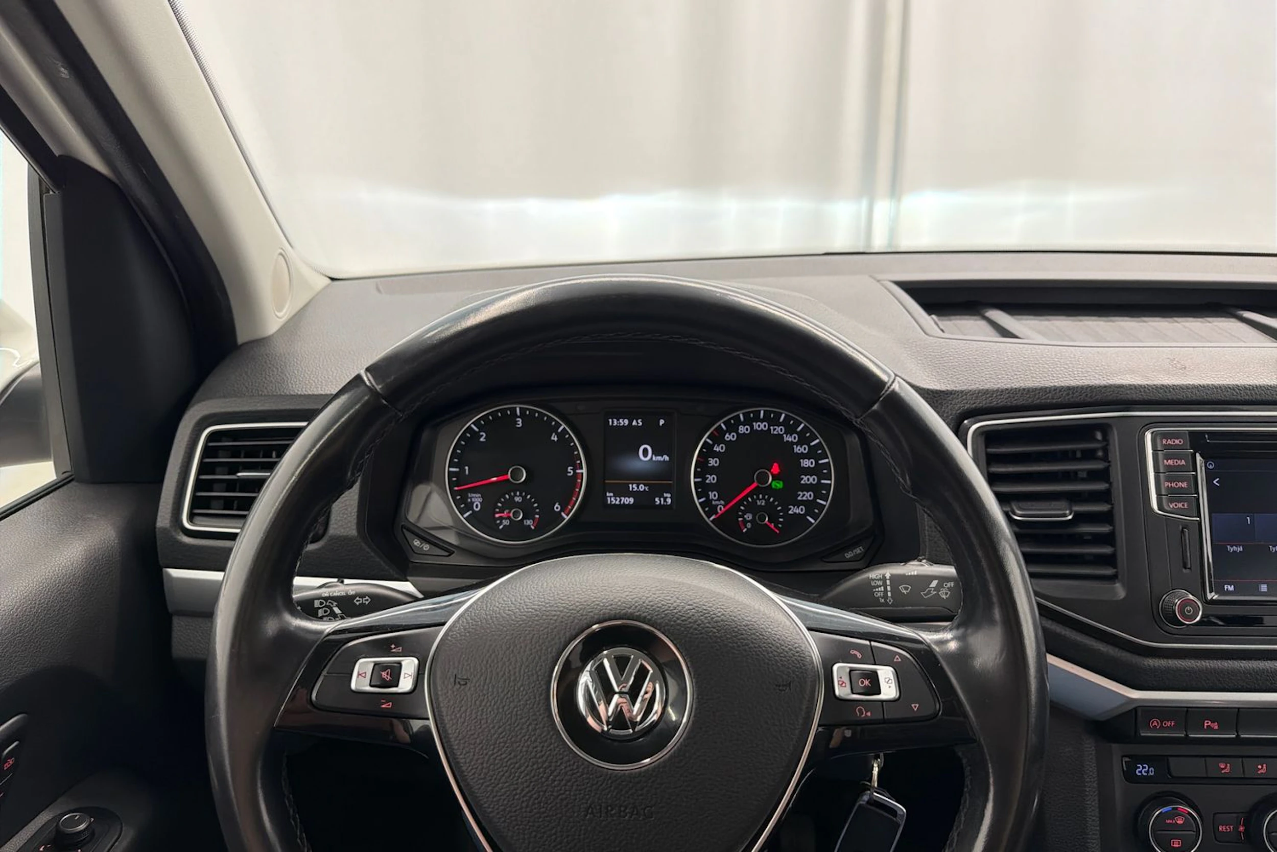valkoinen Volkswagen Amarok 2020 kuva 13.