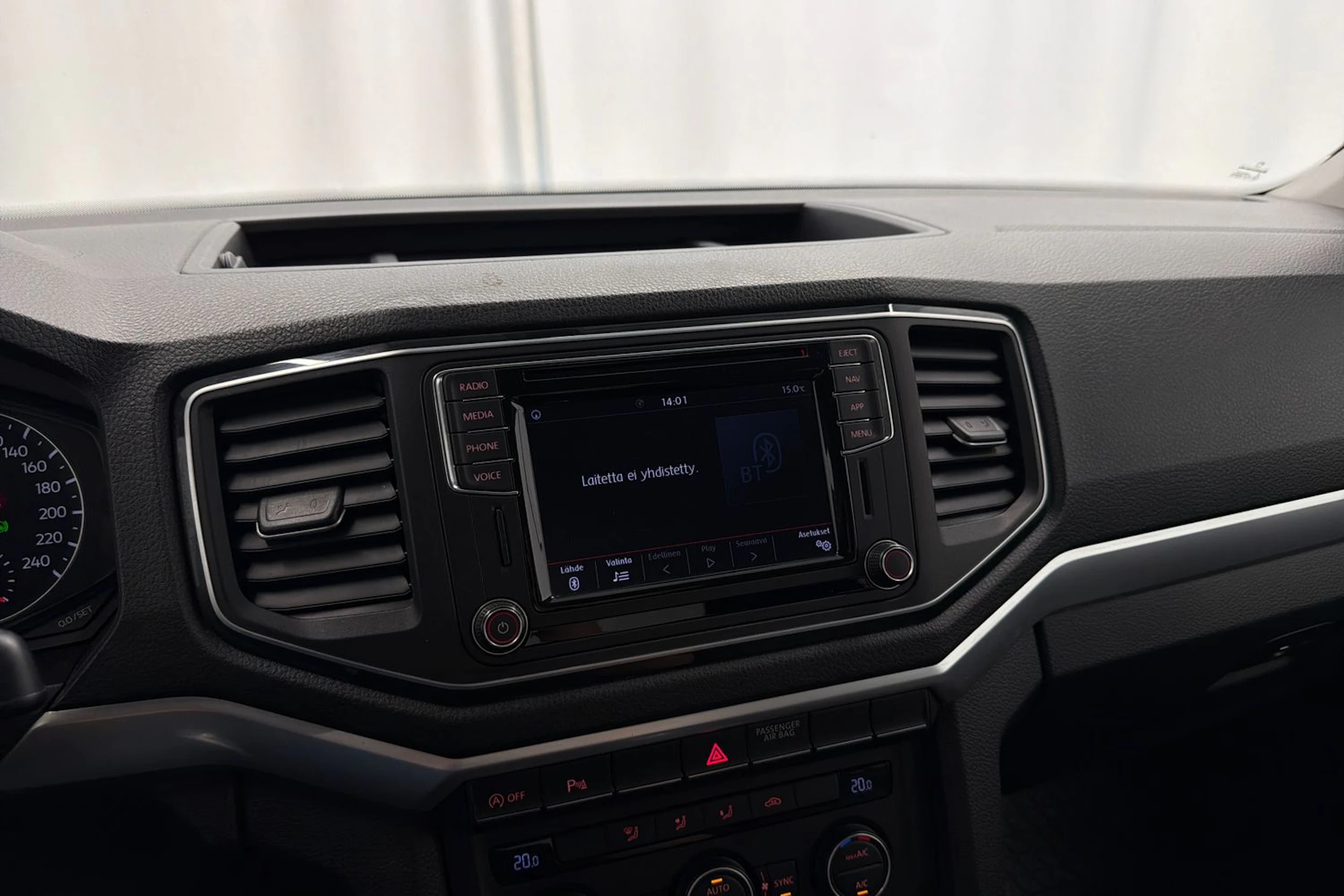 valkoinen Volkswagen Amarok 2020 kuva 17.