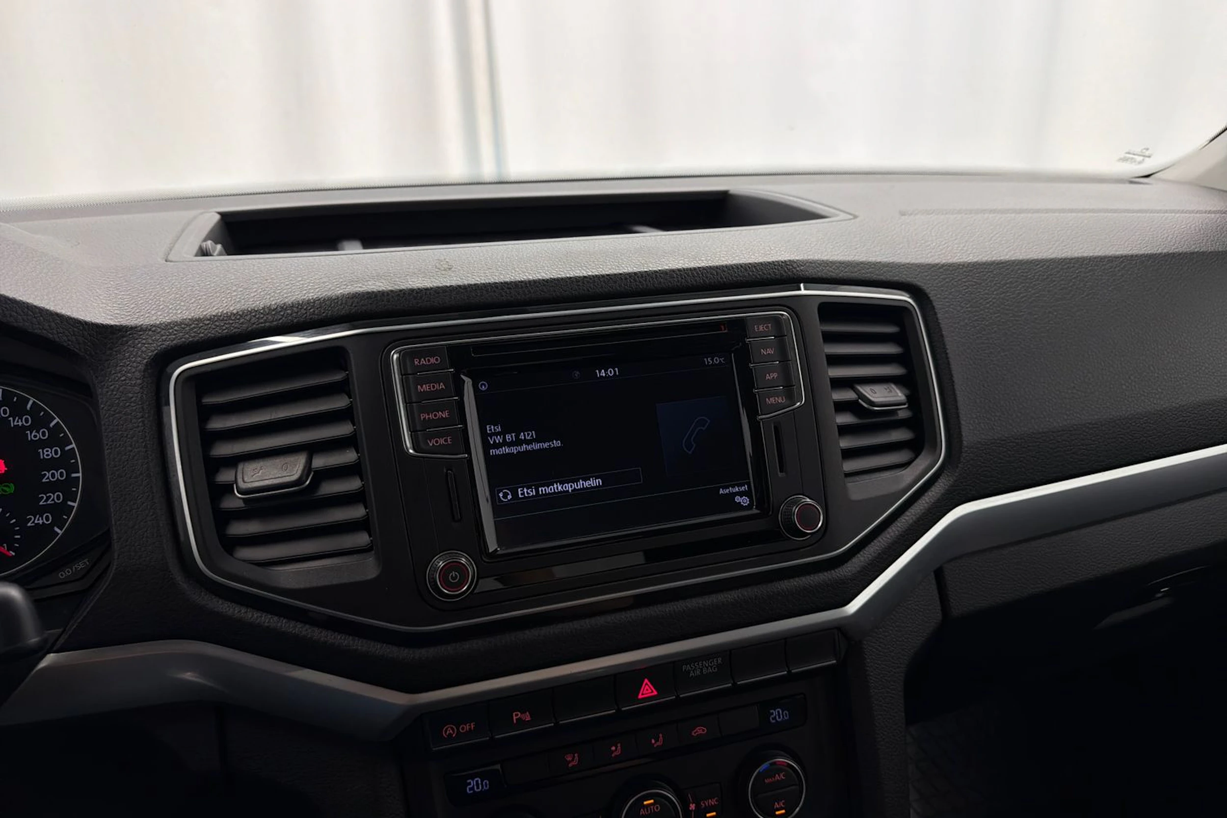 valkoinen Volkswagen Amarok 2020 kuva 18.
